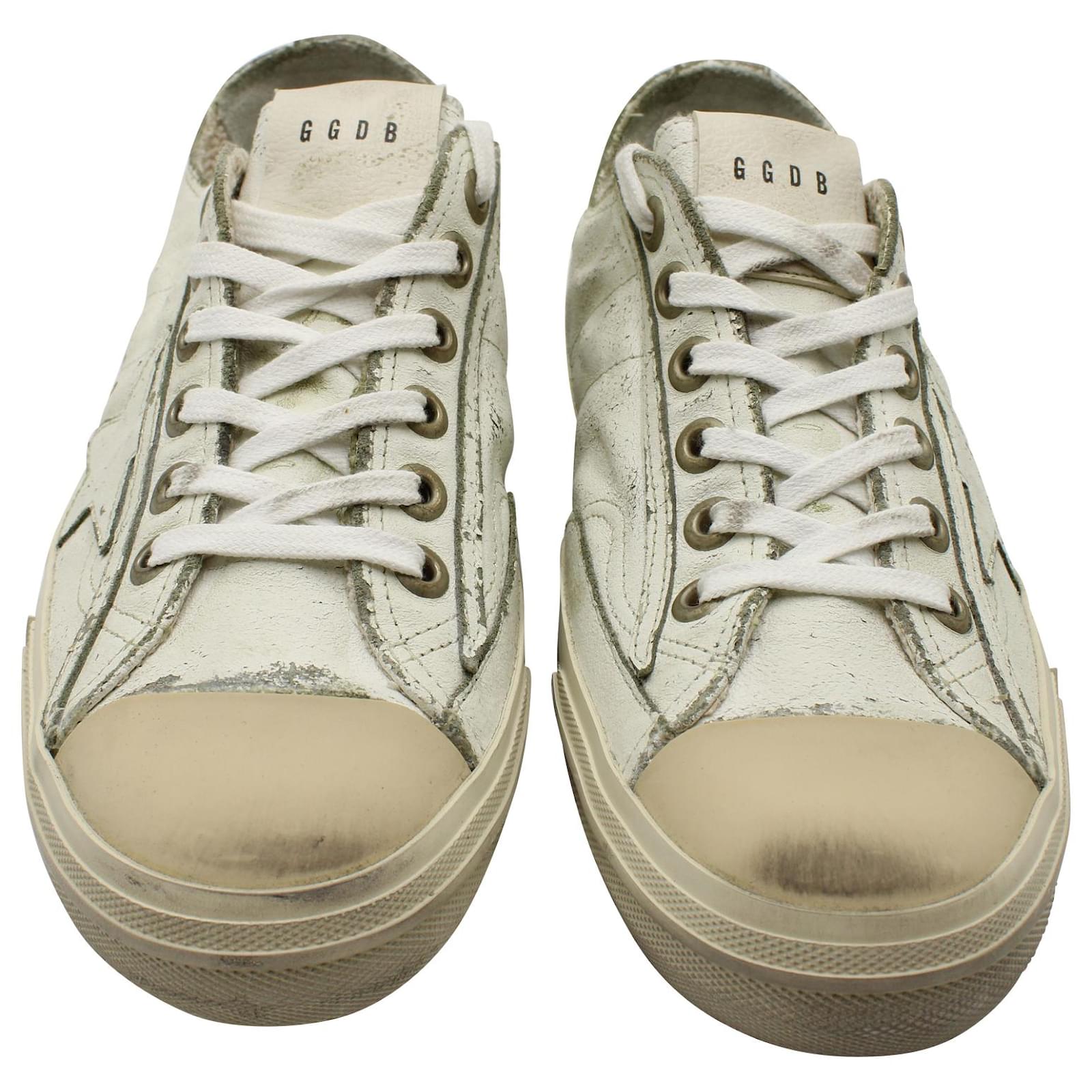 Golden Goose V-STAR Low Top Sneakers with Vintage-Effect in White Cowhide  Leather ref.571776 - Joli Closet