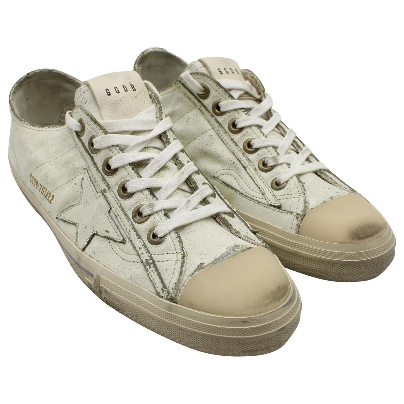 Golden Goose V-STAR Low Top Sneakers with Vintage-Effect in White Cowhide  Leather ref.571776 - Joli Closet