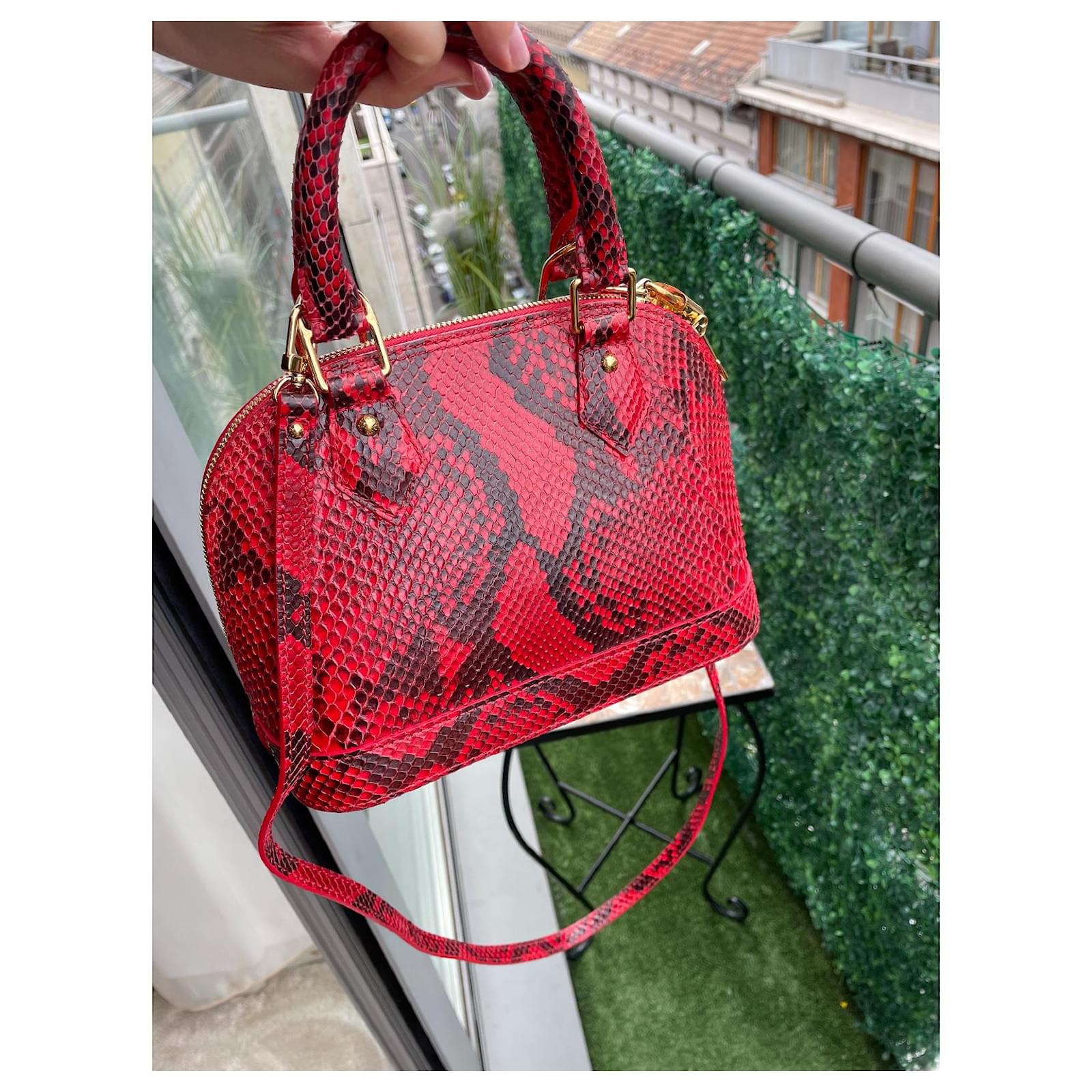 Louis Vuitton Handbags Red Python ref.572383 - Joli Closet