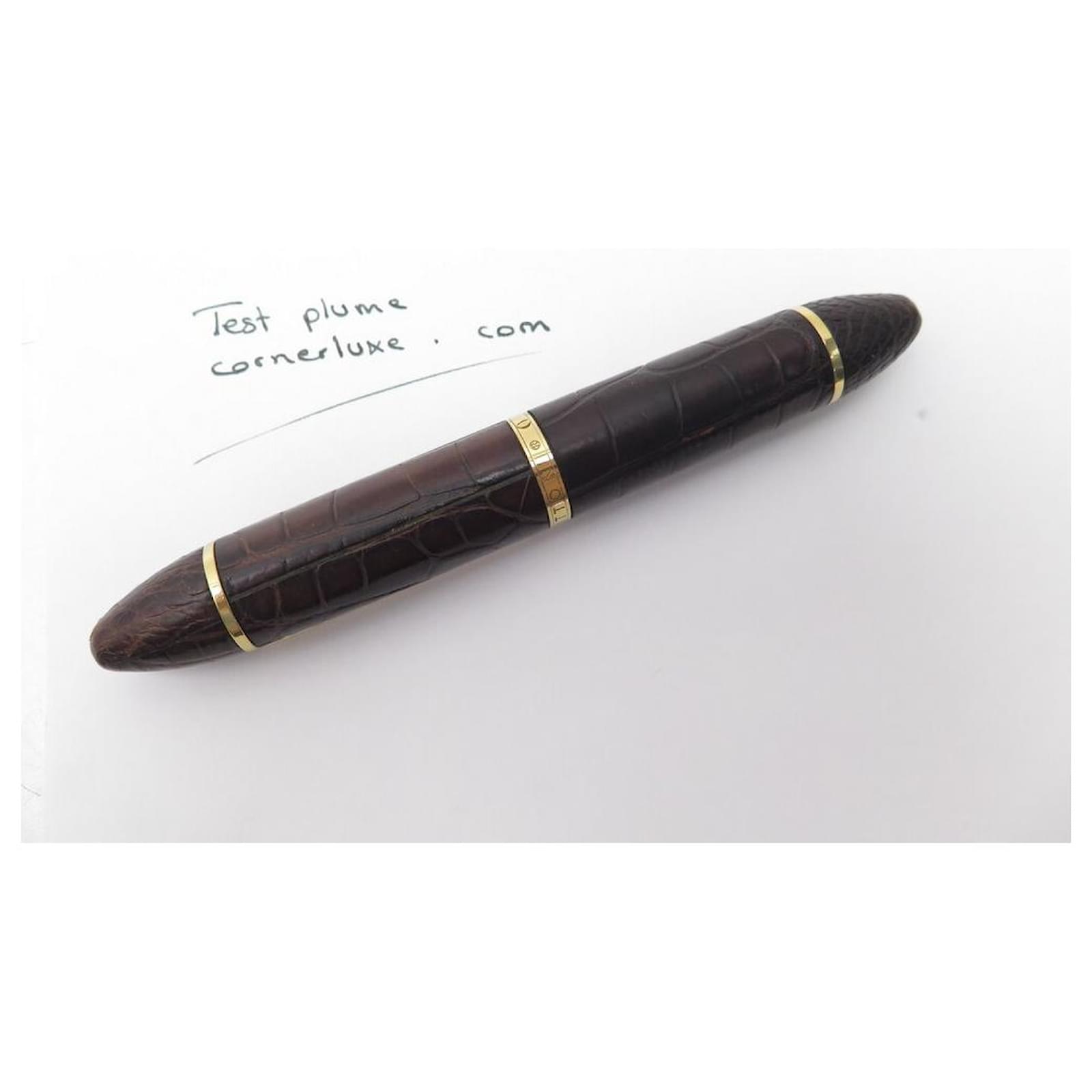 LOUIS VUITTON Cargo Black Alligator Leather Fountain Pen w/ 18K White Gold  F Nib