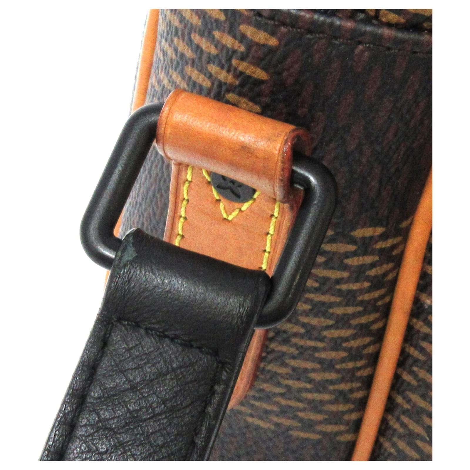 Louis Vuitton Brown Monogram Nigo Nil Messenger Leather Cloth ref.575223 -  Joli Closet