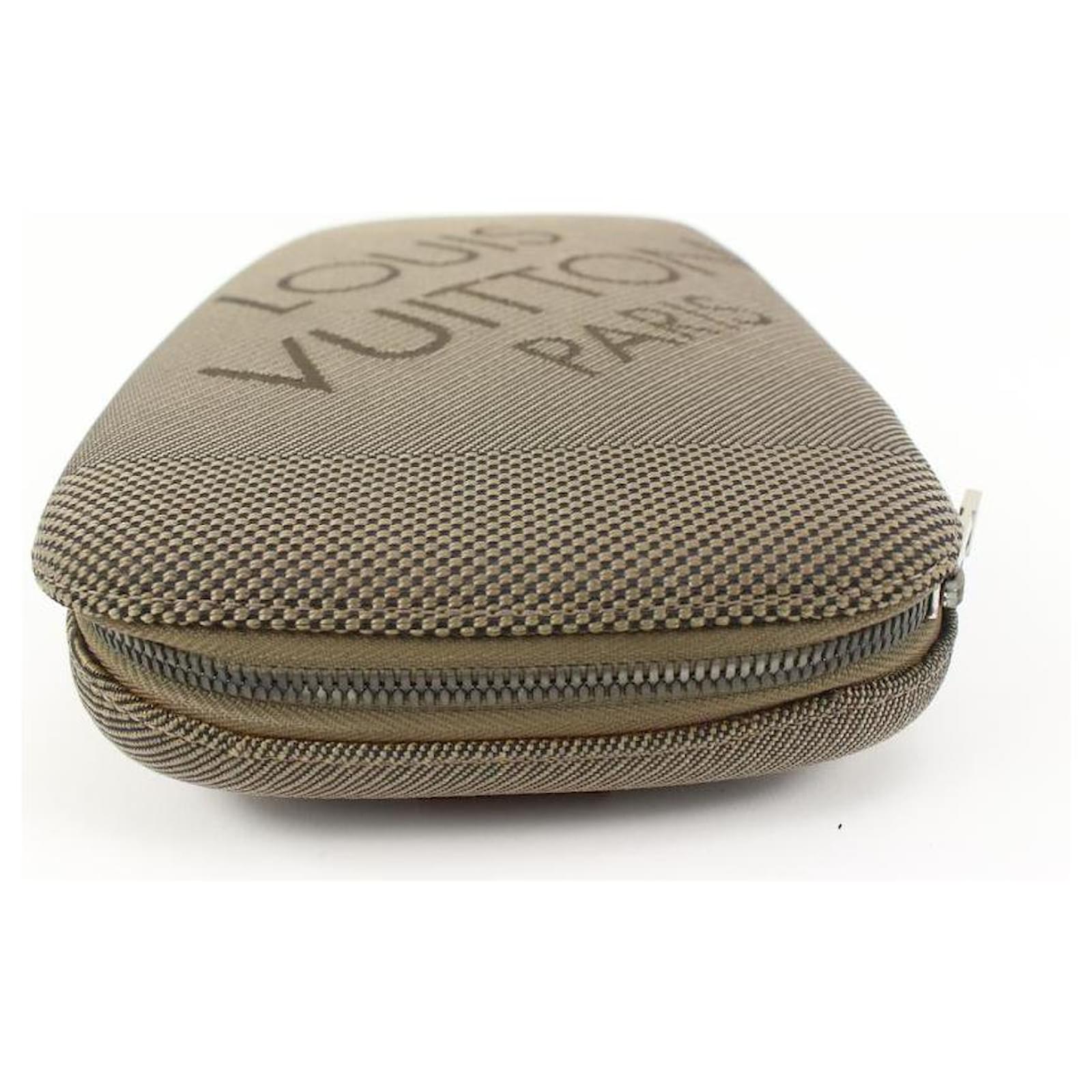 Louis Vuitton Terre Khaki Brown Damier Geant Bum Bag Waist Chest Body Bag  Leather ref.575270 - Joli Closet