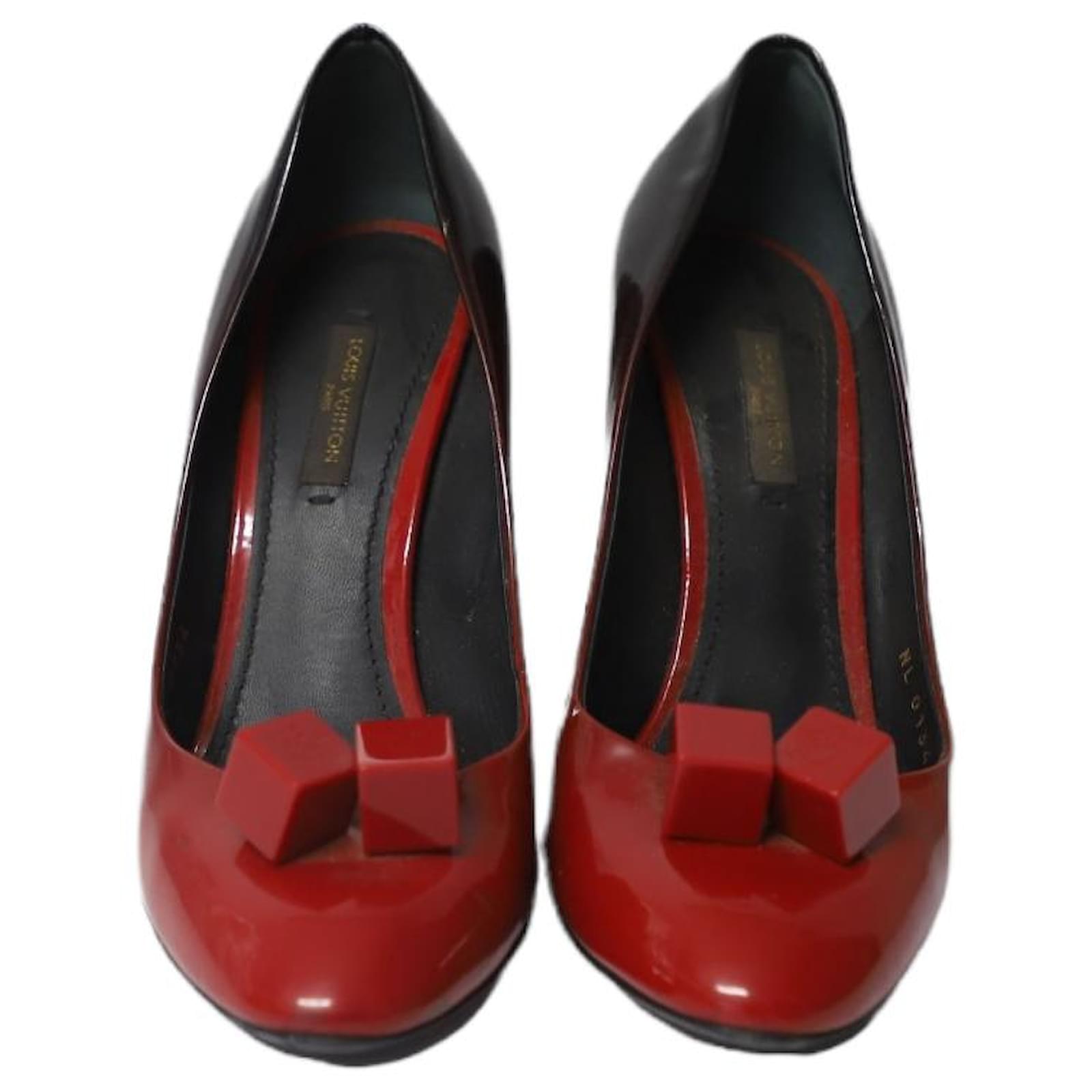 Louis Vuitton Red/Black Ombre Patent Leather Flat Sandals Size 39