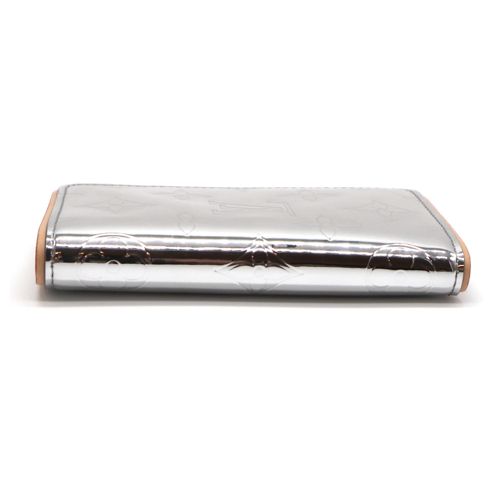 Louis Vuitton LV Pocket organizer silver Silvery Leather ref.605120 - Joli  Closet