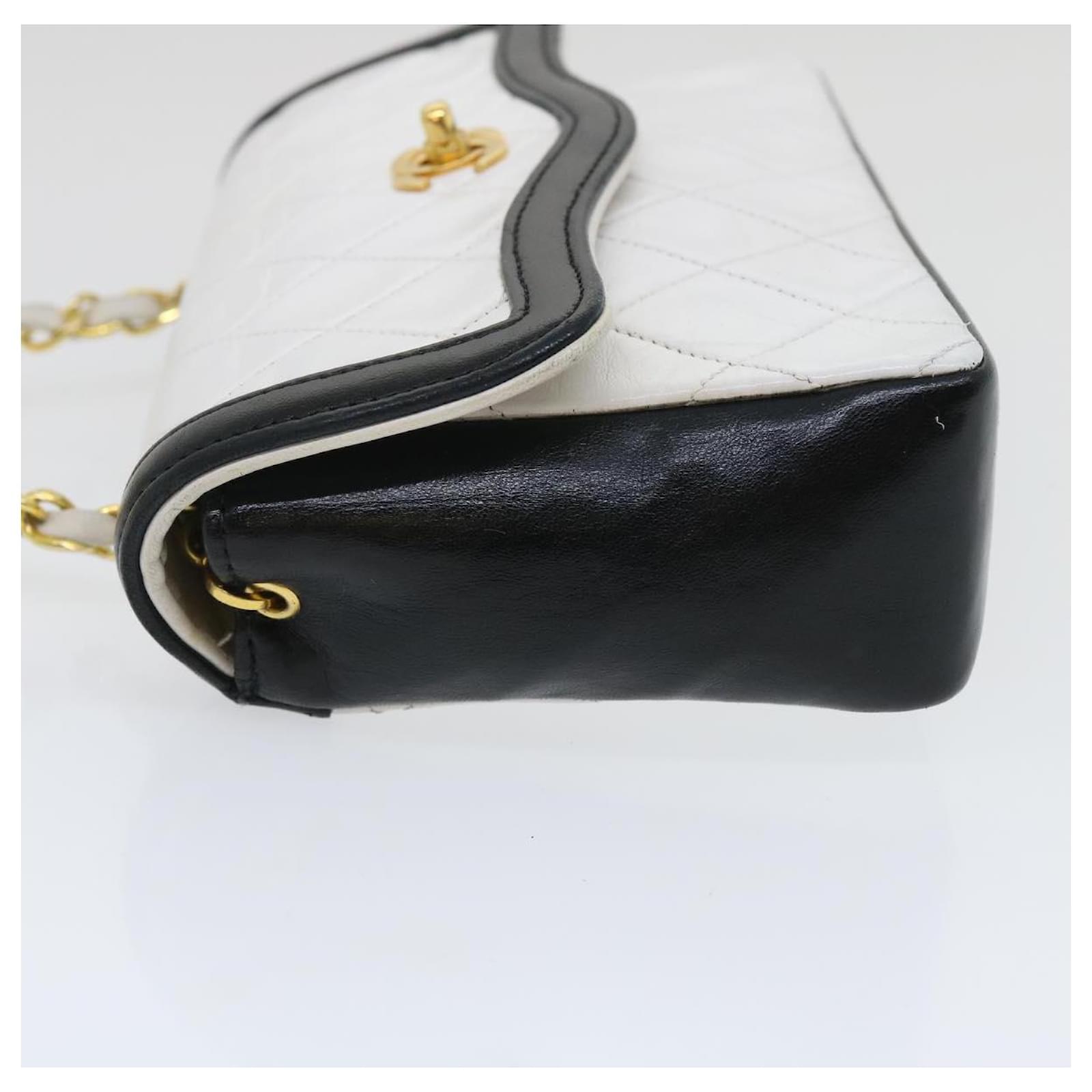 CHANEL Mini Matelasse Chain Flap Shoulder Bag Lamb Skin Black White Auth  cl040 ref.580818 - Joli Closet