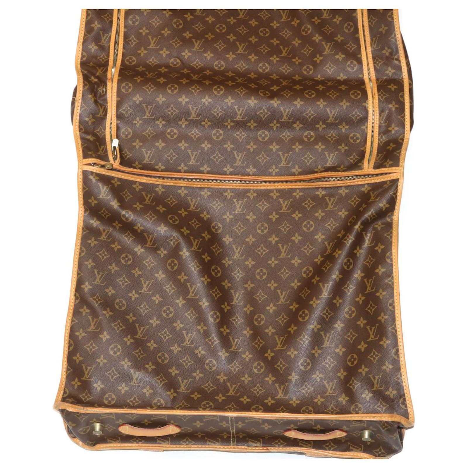 LOUIS VUITTON Monogram Carry Suiter Garment Cover M23522 LV Auth 20644  Cloth ref.336299 - Joli Closet