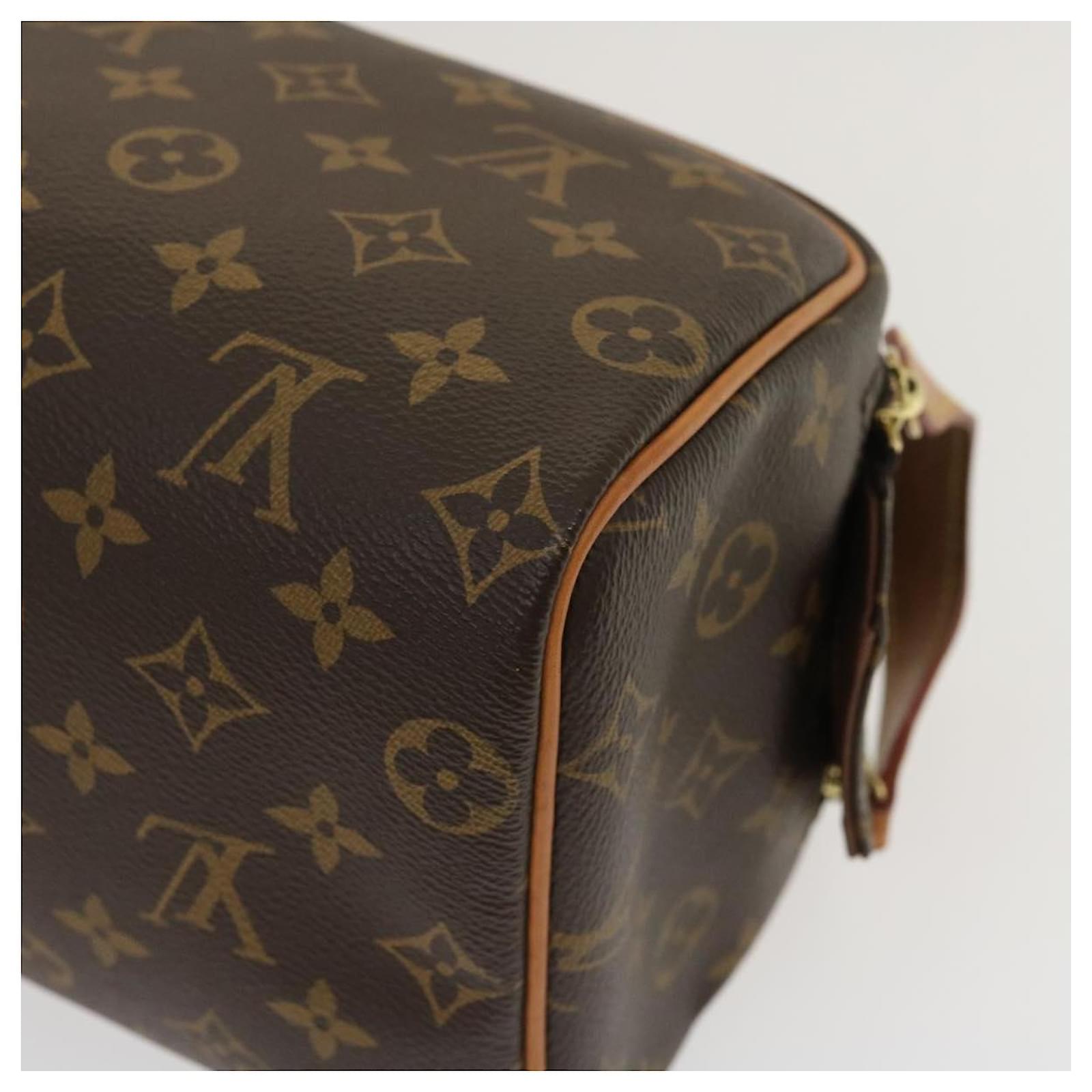 LOUIS VUITTON Monogram Dopp Kit Cosmetic Pouch M44494 LV Auth 29623 Cloth  ref.583754 - Joli Closet