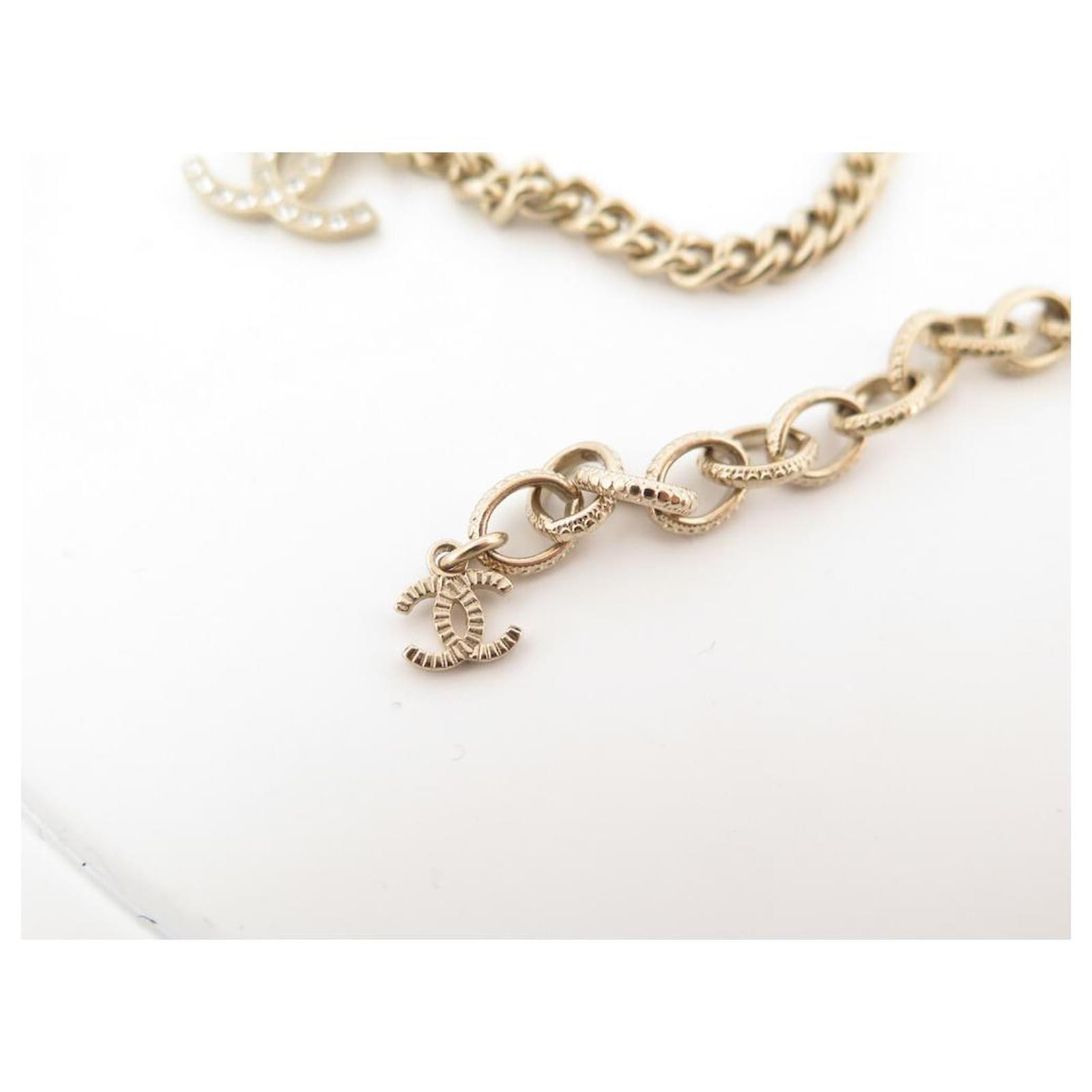 NEW CHANEL NECKLACE CHAIN LOGO CC IN GOLD METAL & STRASS NEW NECKLACE  Golden ref.589047 - Joli Closet