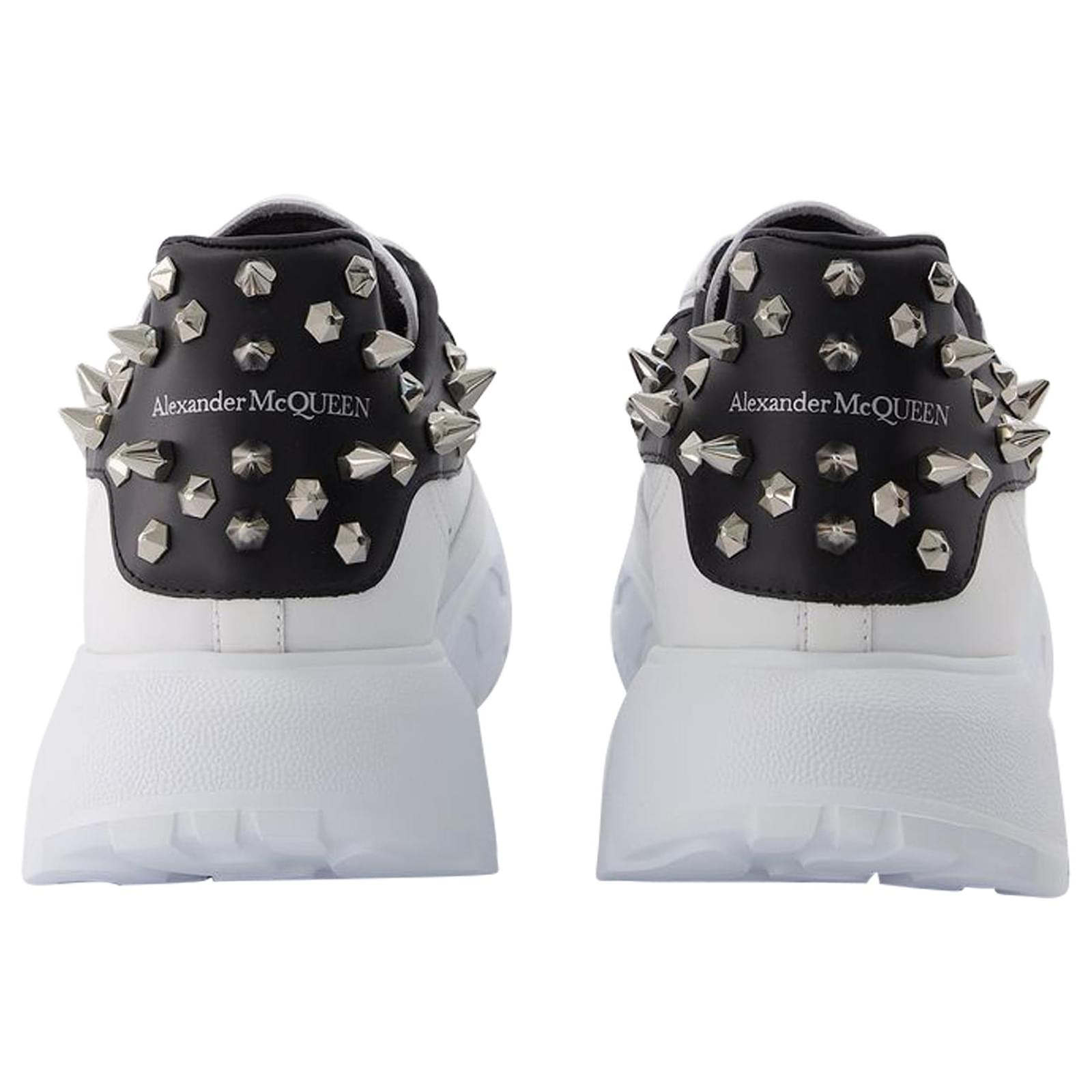 Alexander Mcqueen Sneaker Con Borchie in Pelle Bianca Bianco ref.589469 Joli Closet