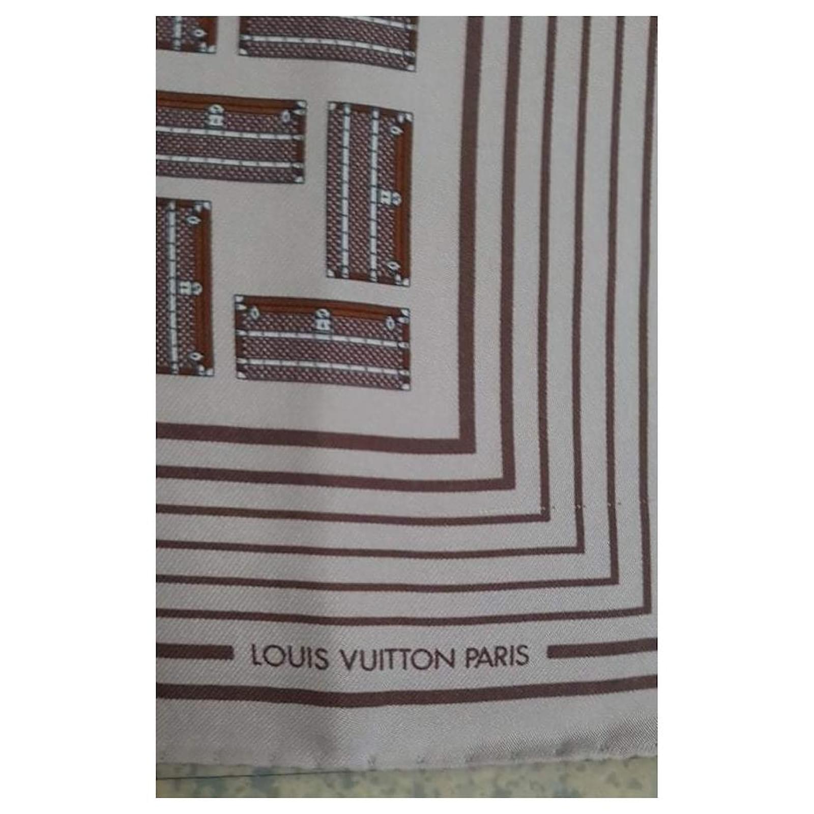 Louis Vuitton Scarves Beige Suede ref.591151 - Joli Closet