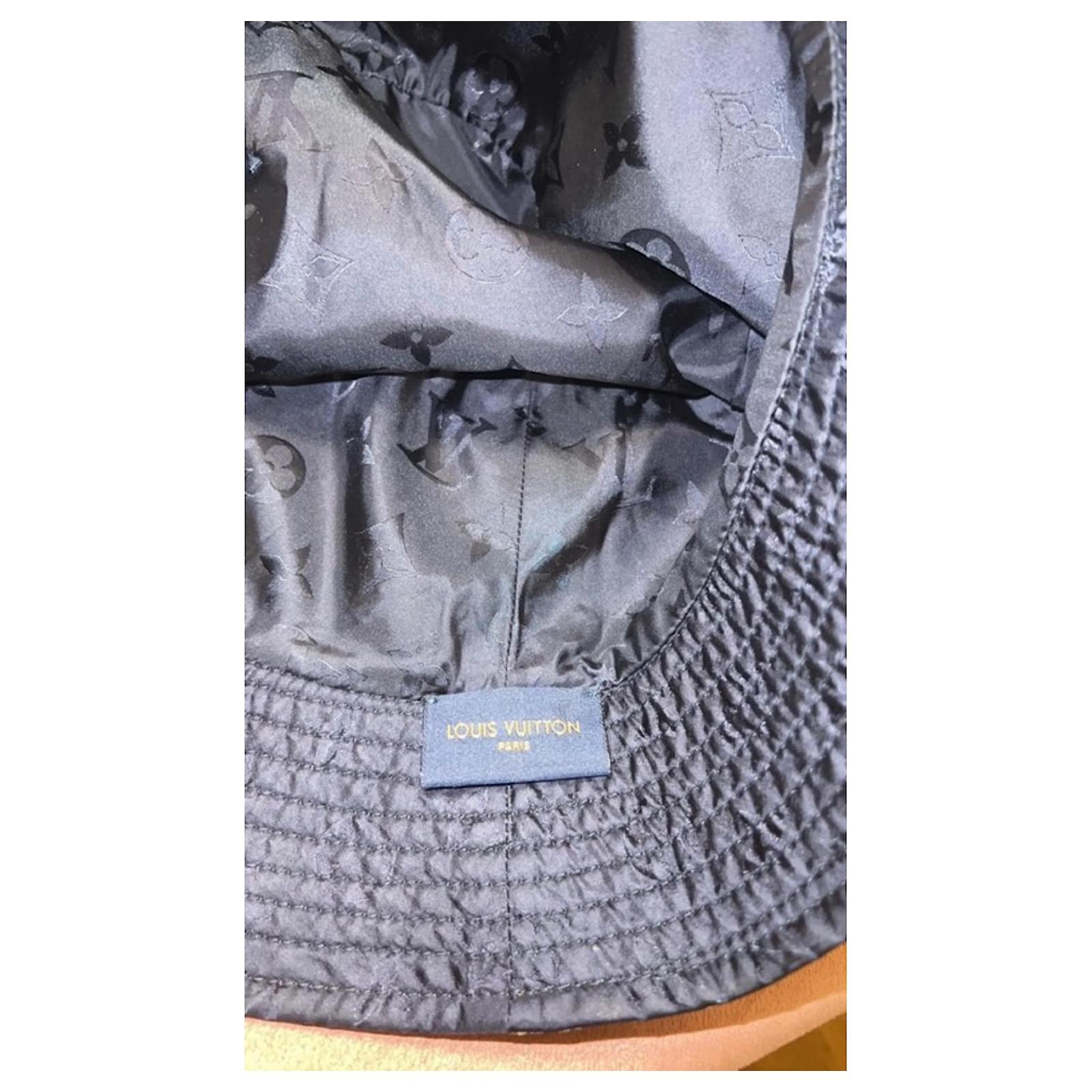 Louis Vuitton Reversible Monogram Bucket Hat Brown Dark blue Cloth  ref.591305 - Joli Closet