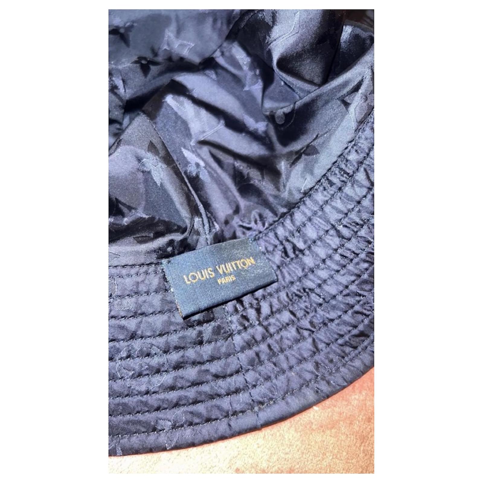 Louis Vuitton Reversible Monogram Bucket Hat Brown Dark blue Cloth  ref.591305 - Joli Closet