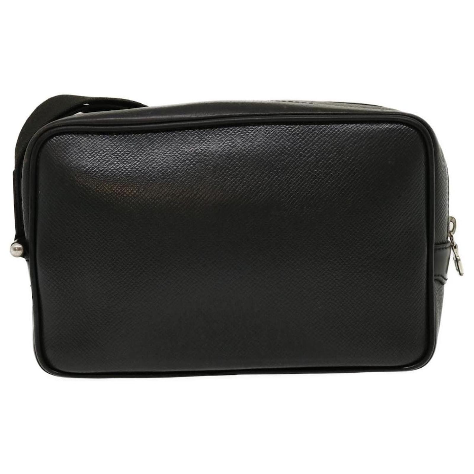Louis Vuitton Kaluga Black Leather ref.595181 - Joli Closet