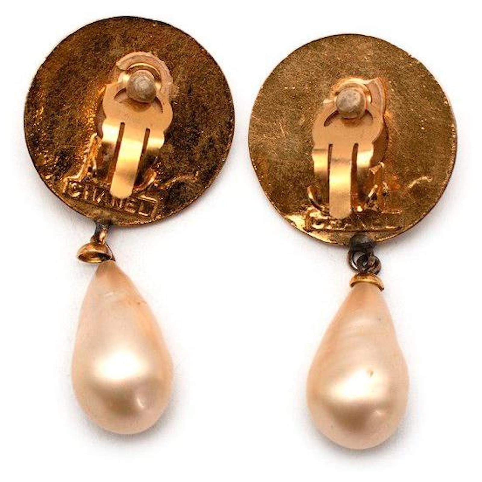 Chanel Vintage Gold-Tone Metal & Faux-Pearl Clip Drop Earrings Golden  Metallic ref.596461 - Joli Closet