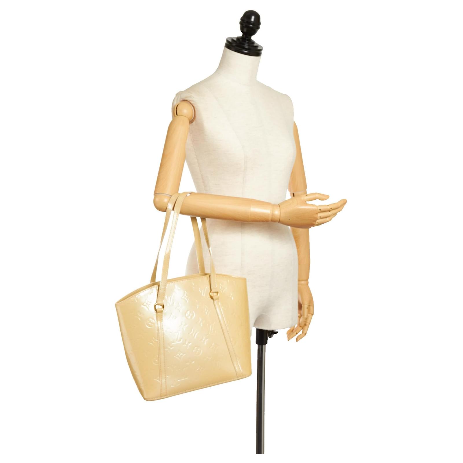 Avalon patent leather handbag Louis Vuitton Beige in Patent