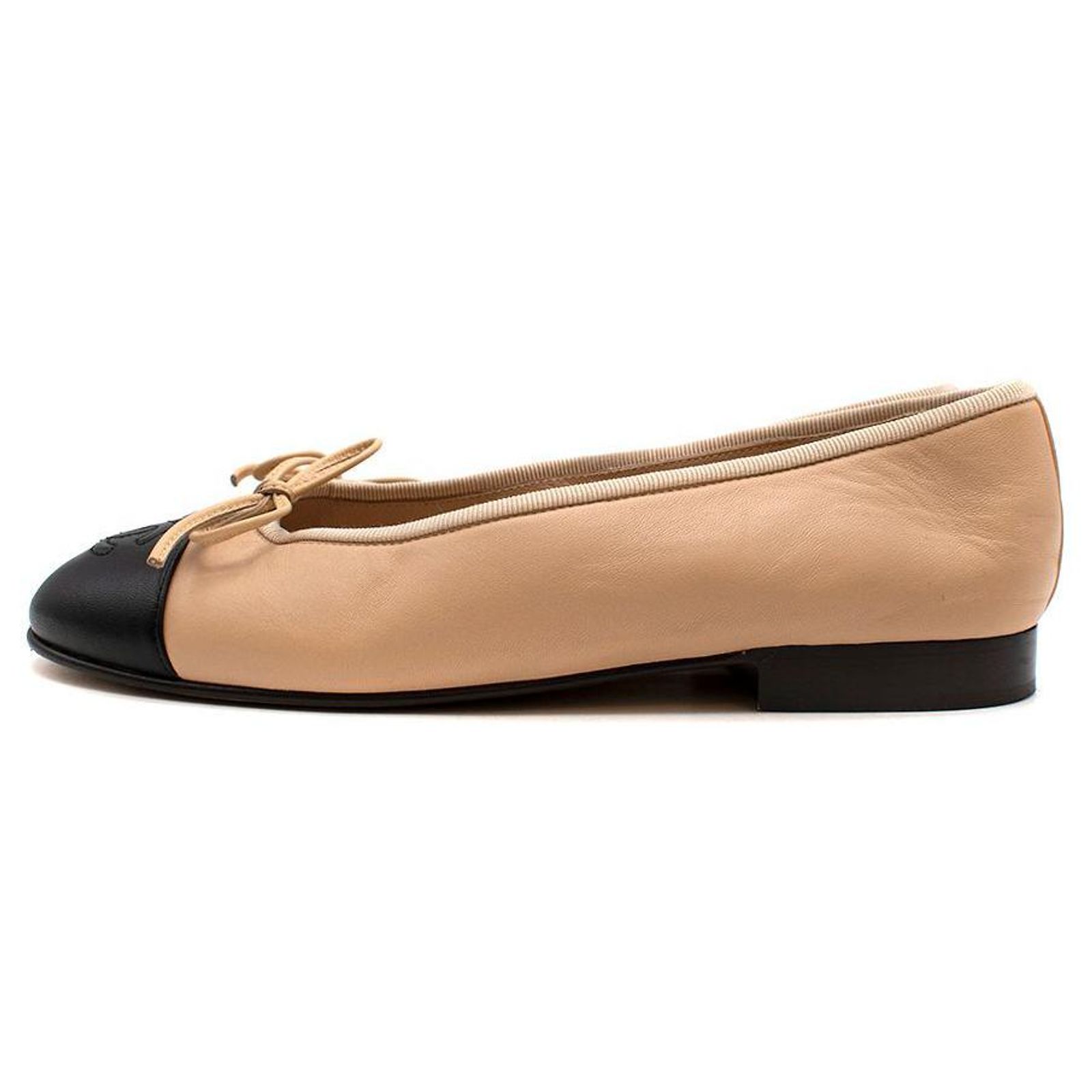 Chanel Nude-beige & black leather CC toe cap ballerinas ref.611710