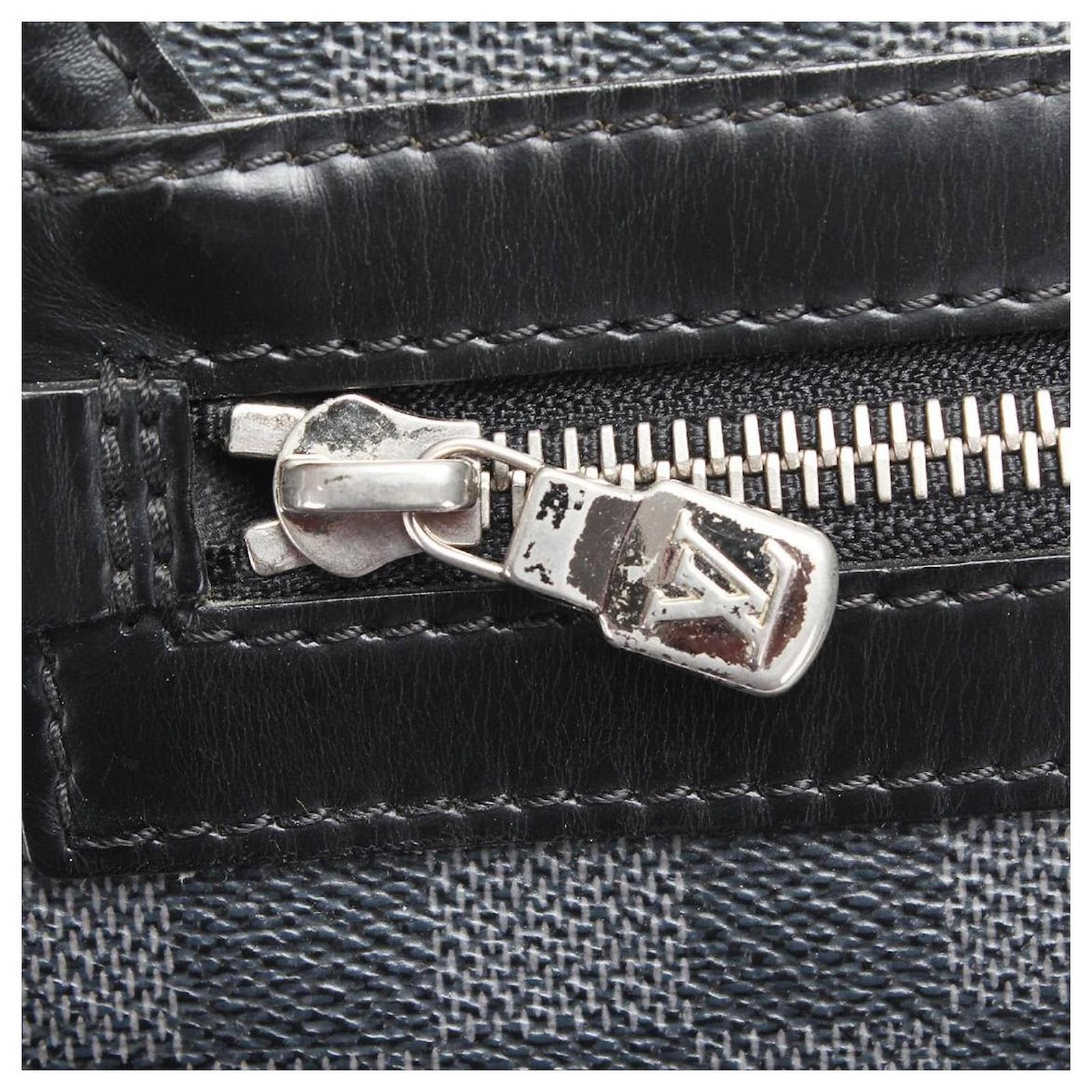 Louis Vuitton Damier Graphite Daniel Messenger Bag Black Cloth ref.611963 -  Joli Closet