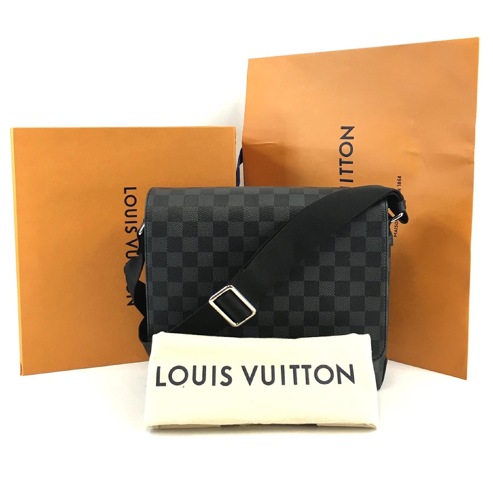 Louis Vuitton District PM Damier Graphite Canvas Black Leather ref