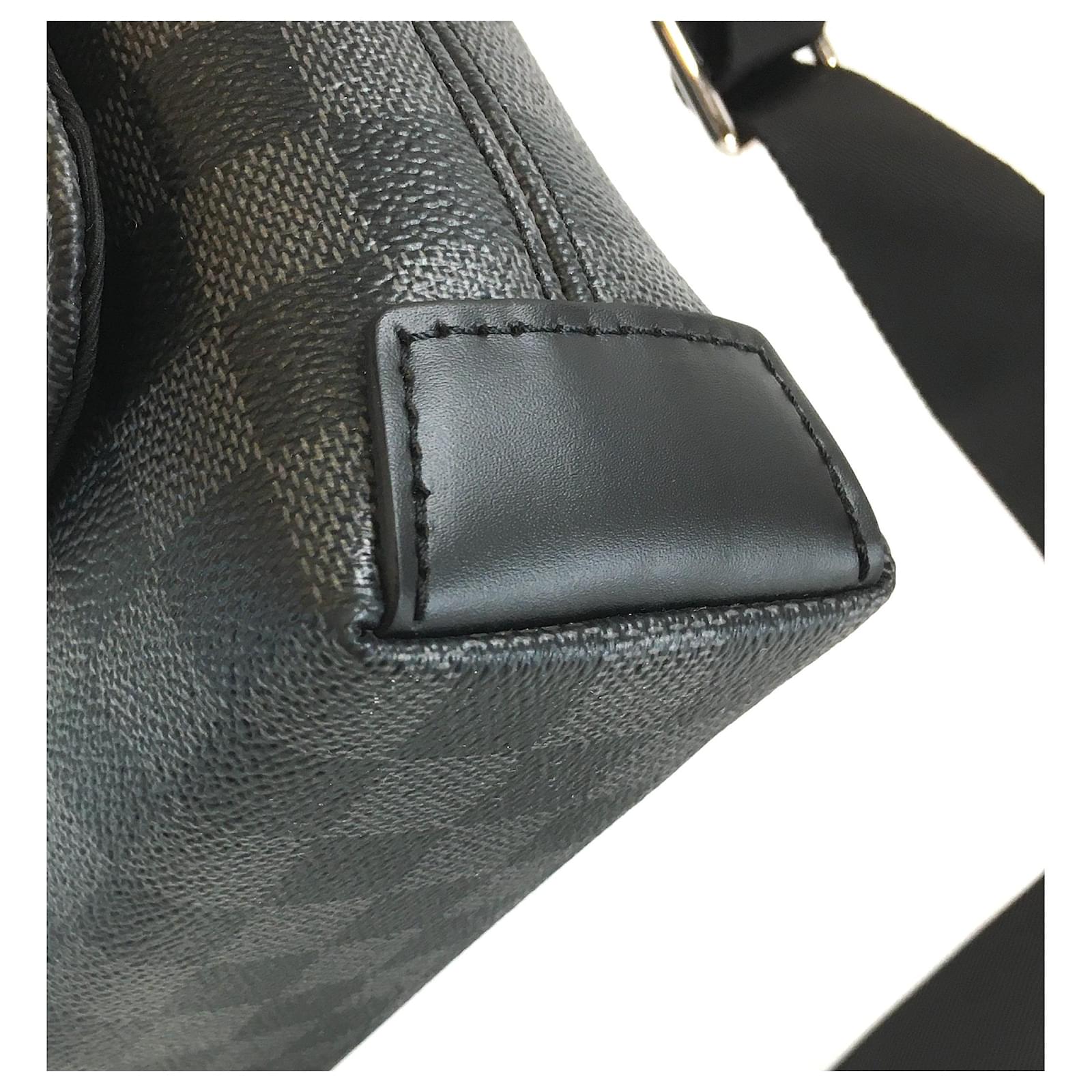 Louis Vuitton District PM Damier Graphite Canvas Black Leather ref