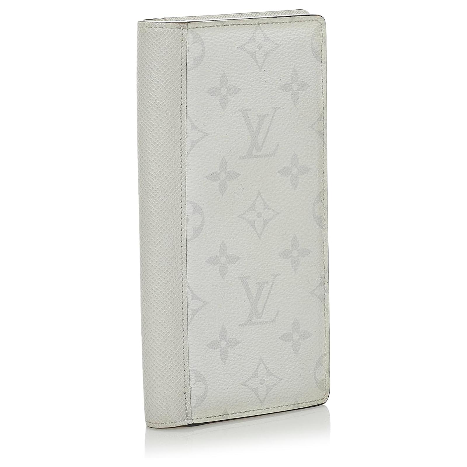 Louis Vuitton White Taigarama Brazza Long Wallet Cloth ref.612909 - Joli  Closet