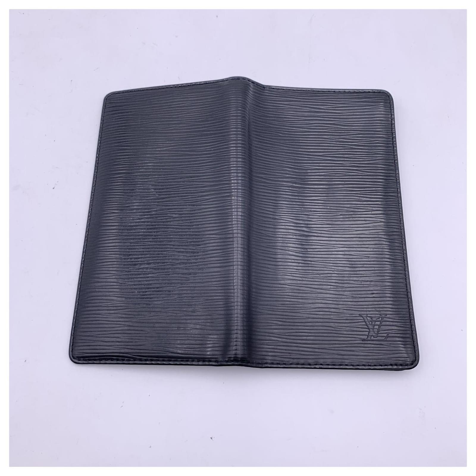 Louis Vuitton Portefeuille chéquier Porte Chequier en cuir épi