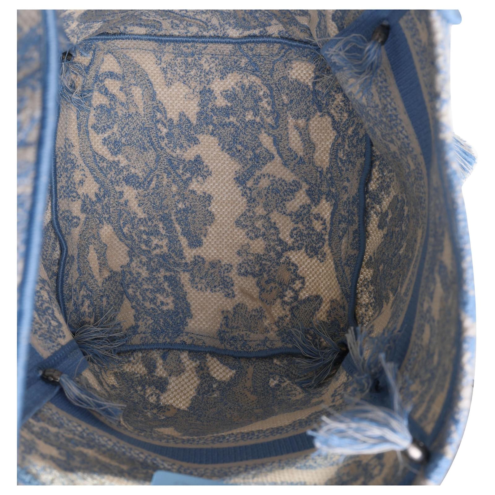 Dior Turquoise Toile De Jouy Embroidery D-bubble Bucket Bag Blue Leather  ref.614029 - Joli Closet
