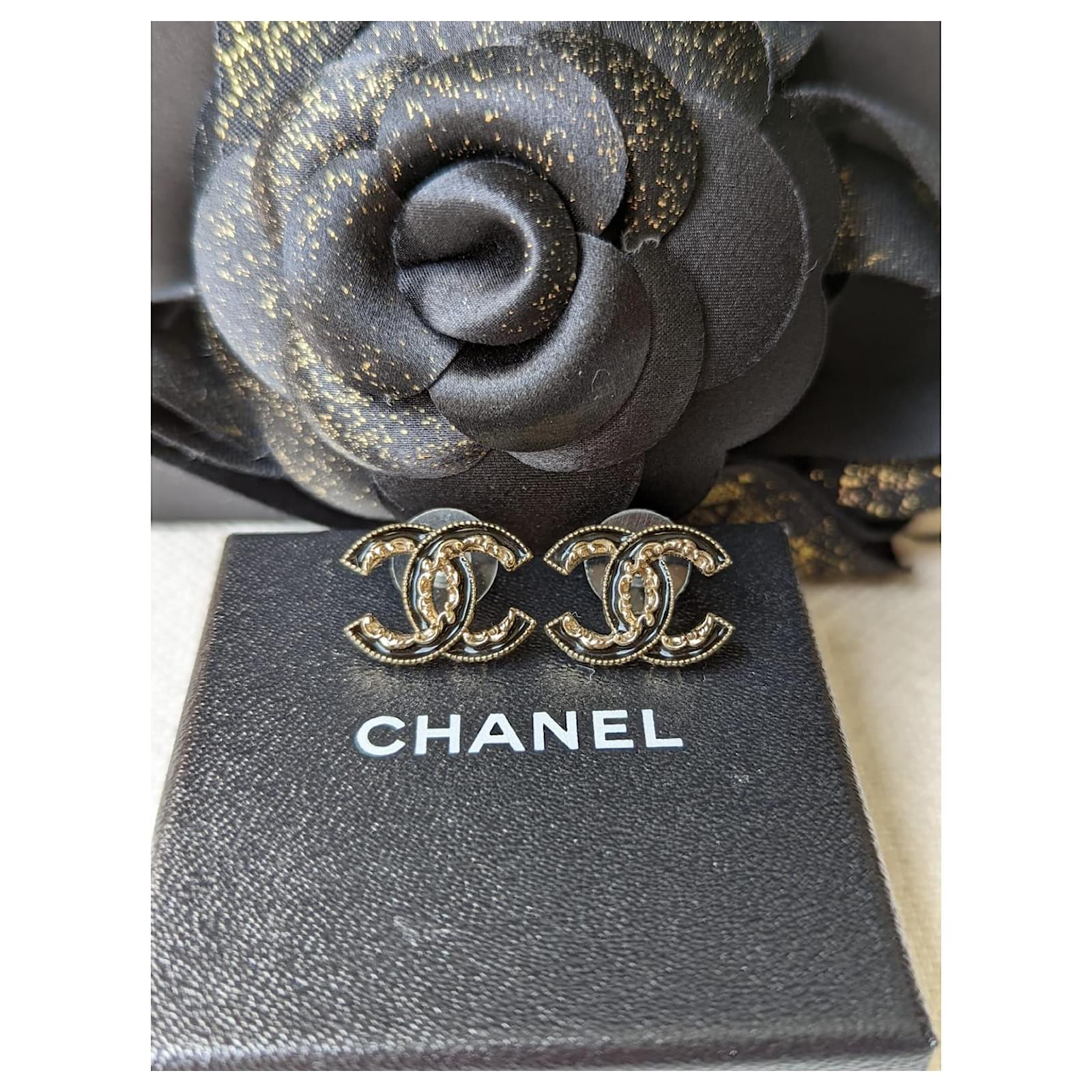 Green Plastic Chanel Earrings ref.719267 - Joli Closet