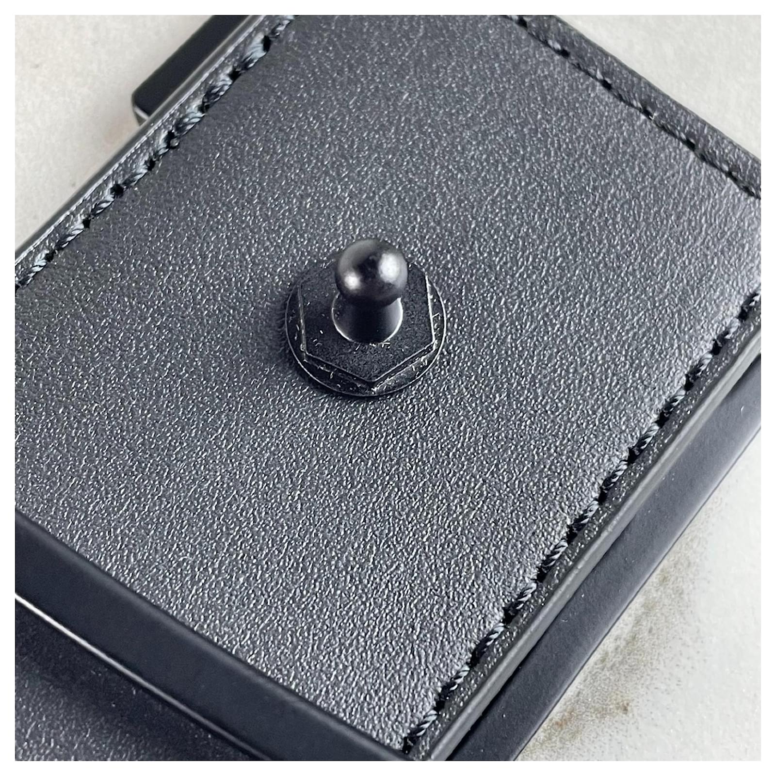 Louis Vuitton 40mm Grey Classic Logo Reversible Belt Size 85/34 Leather  ref.612842 - Joli Closet