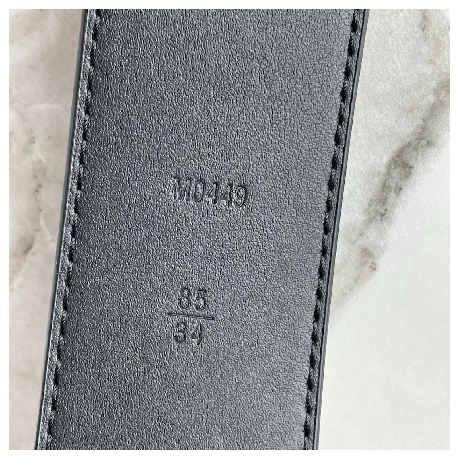 Cinturón con iniciales LV en negro mate de Louis Vuitton 40MM Gris