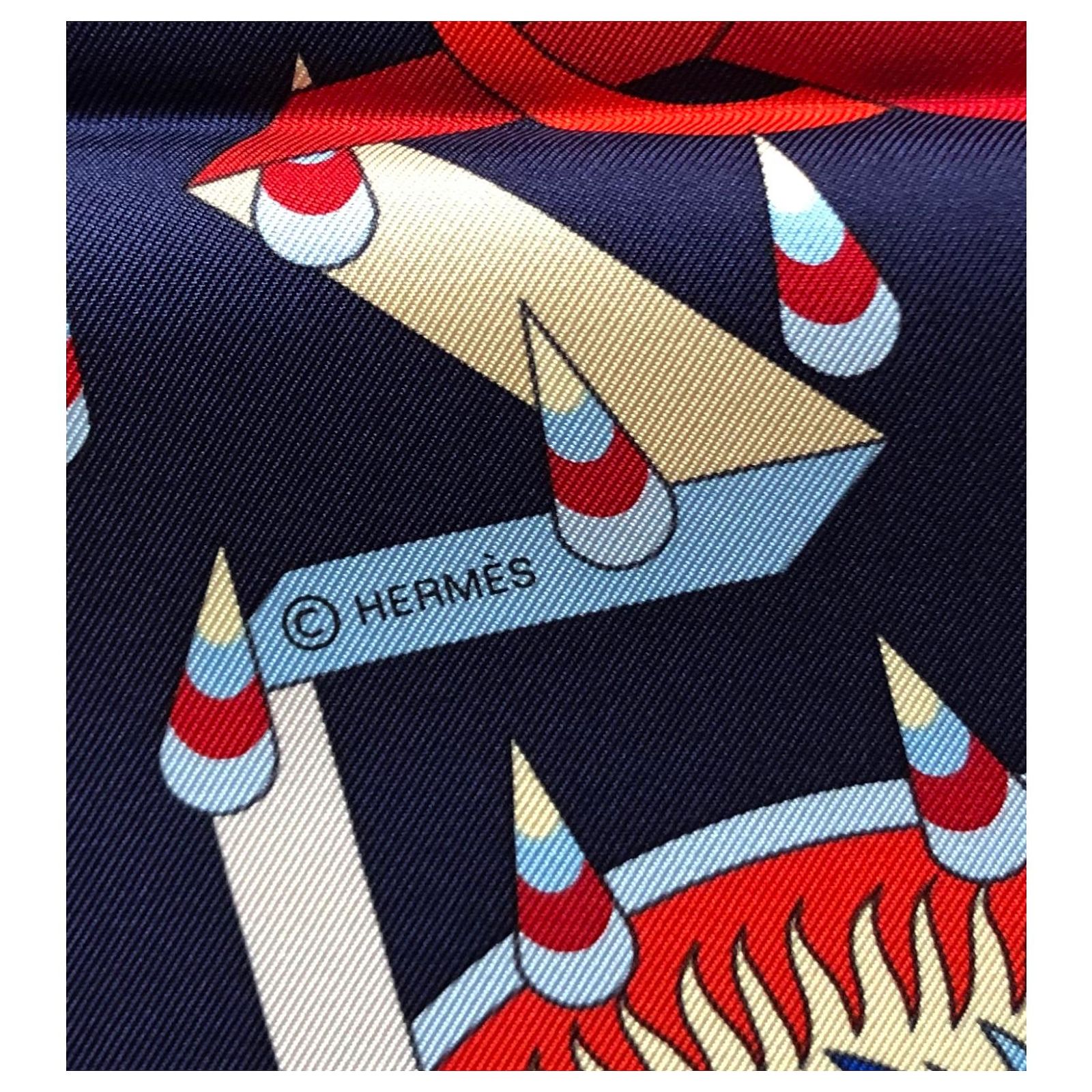 Carré De Soie Hermès 90x90 Cm Neuf - Motif Imprimé Animal, Bleu, Dans Ses Plis D'origine