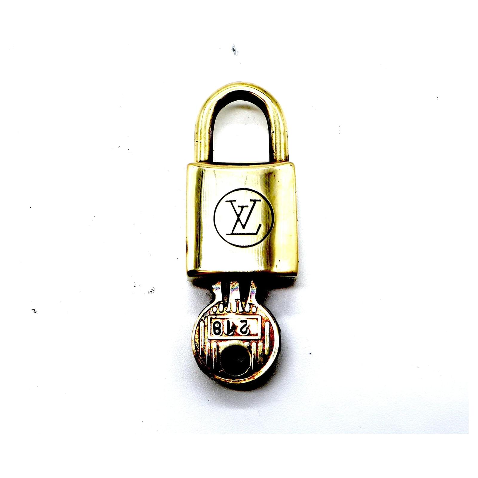 Louis Vuitton Jewellery Golden Metal ref.618404 - Joli Closet