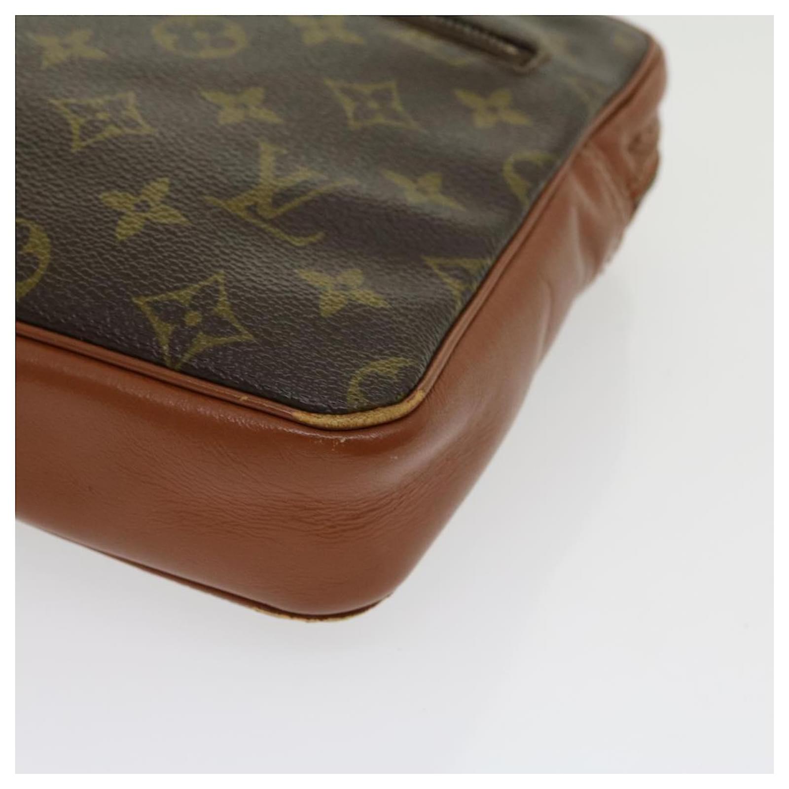 LOUIS VUITTON Monogram Pochette Sports Clutch Bag Vintage No.183 LV Auth  30705 Cloth ref.623367 - Joli Closet