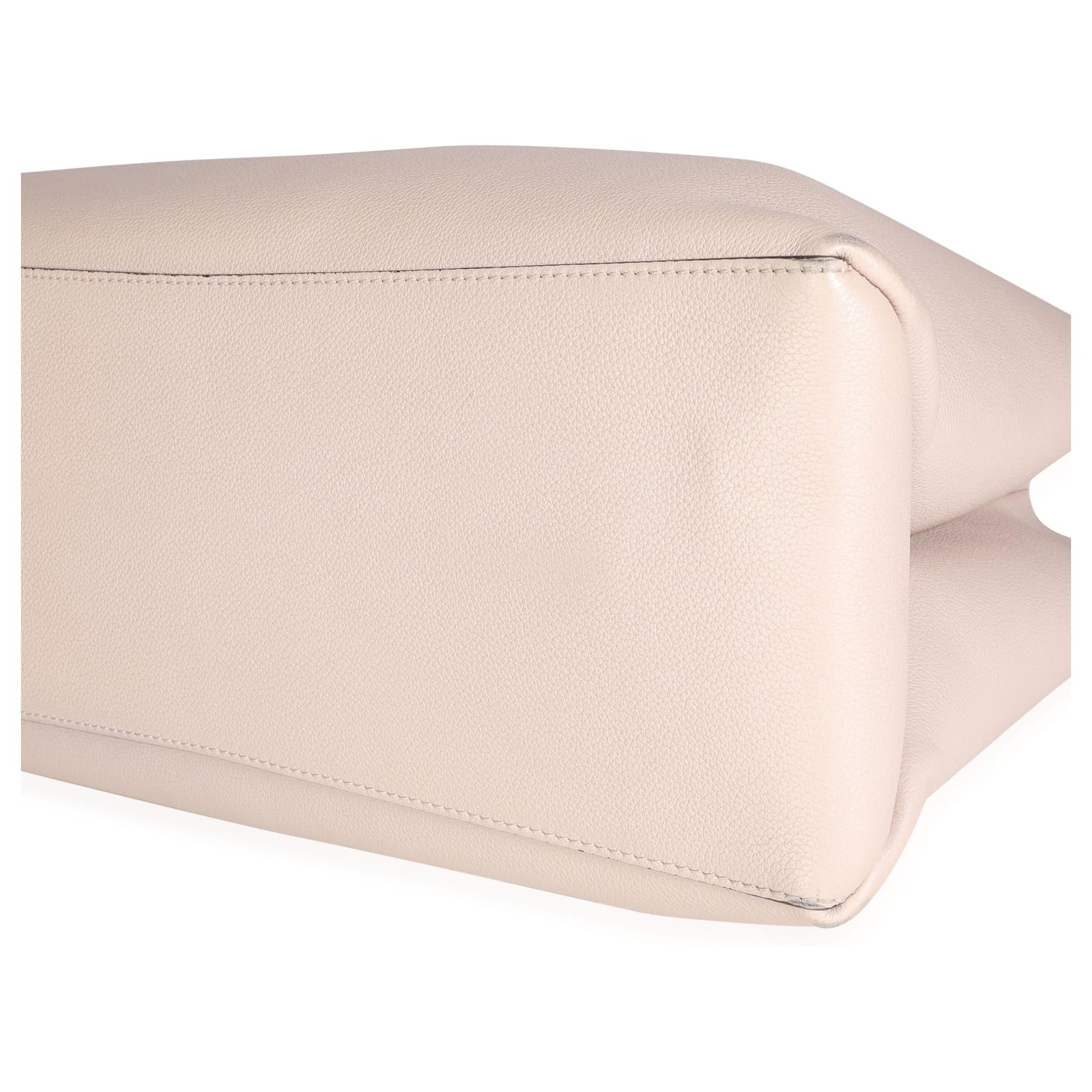 Louis Vuitton Grieige Grained Calf Leather Lockme Shopper Flesh Pony-style  calfskin ref.620278 - Joli Closet
