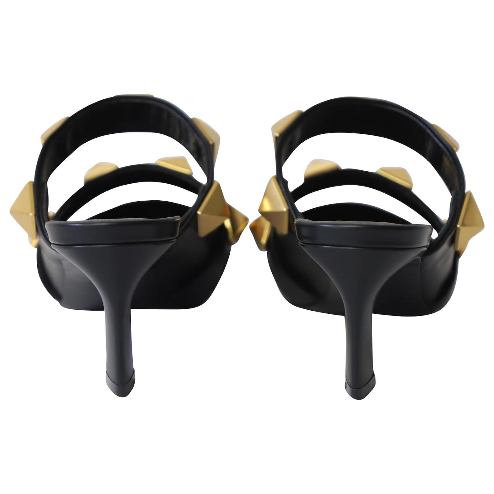 Roman Stud leather loafers in black - Valentino Garavani