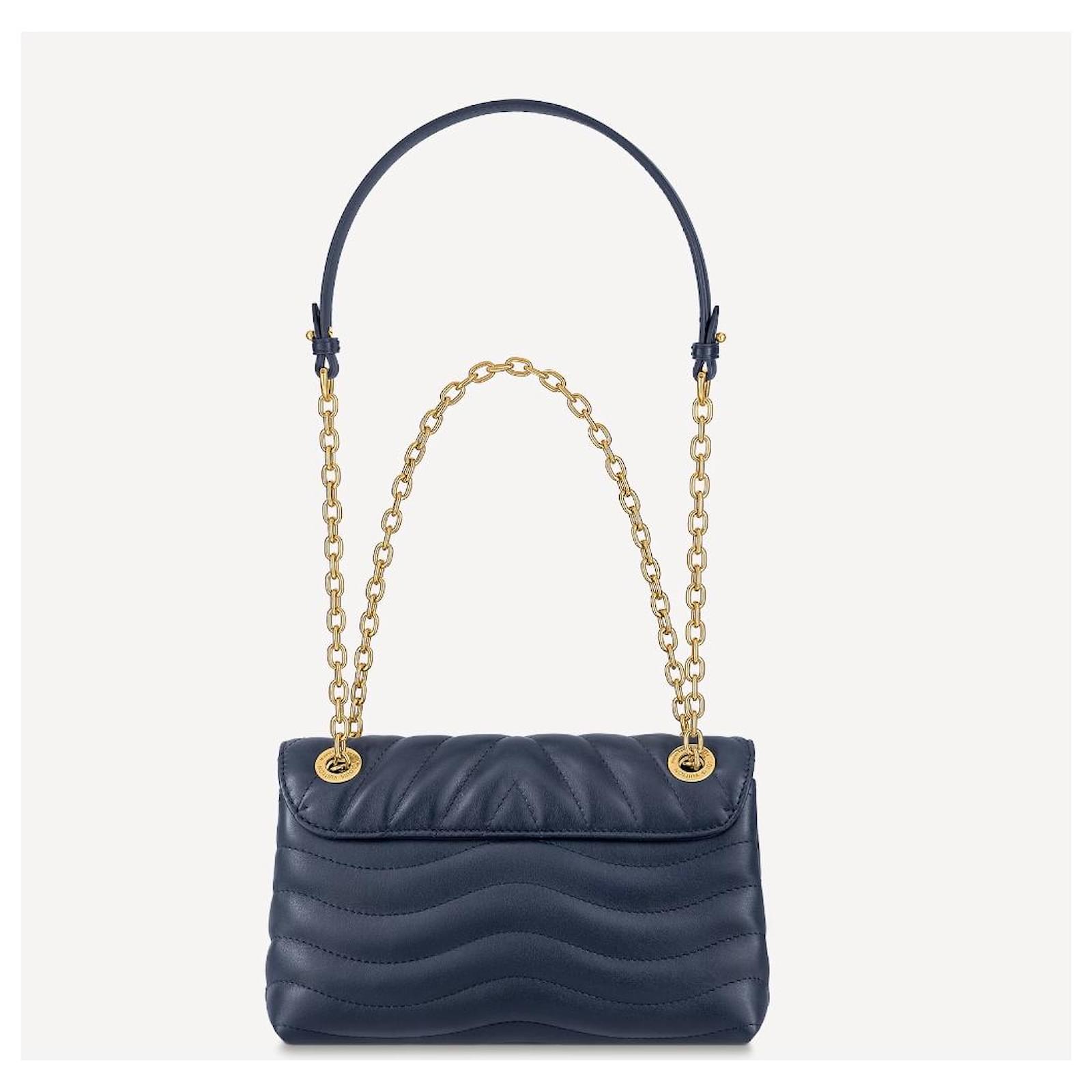 Louis Vuitton LV New Wave Chain Bag MM Blue Leather ref.1012436 - Joli  Closet