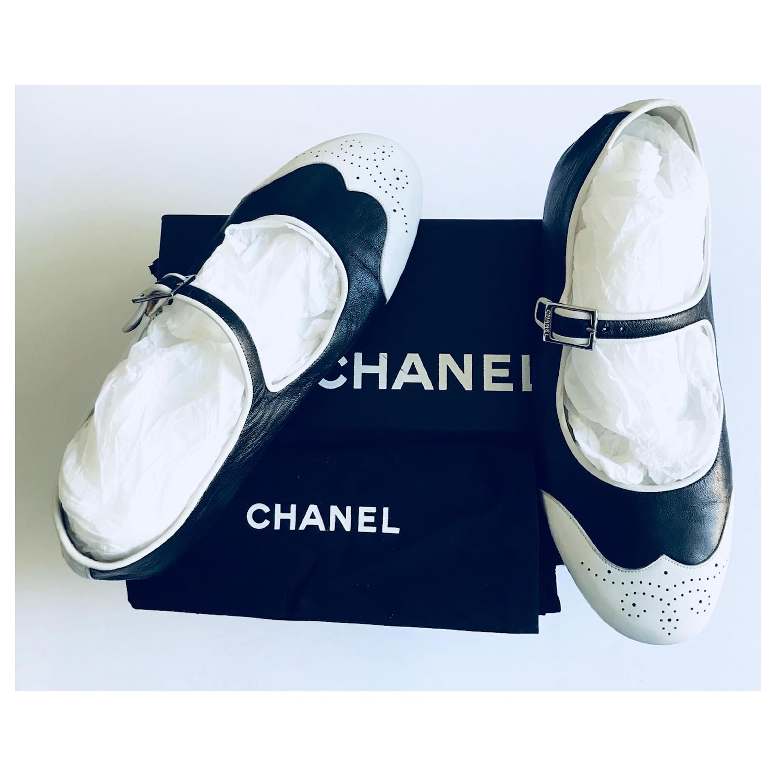 Chanel Mary Jane Ballet Flats Black White Leather ref.623636