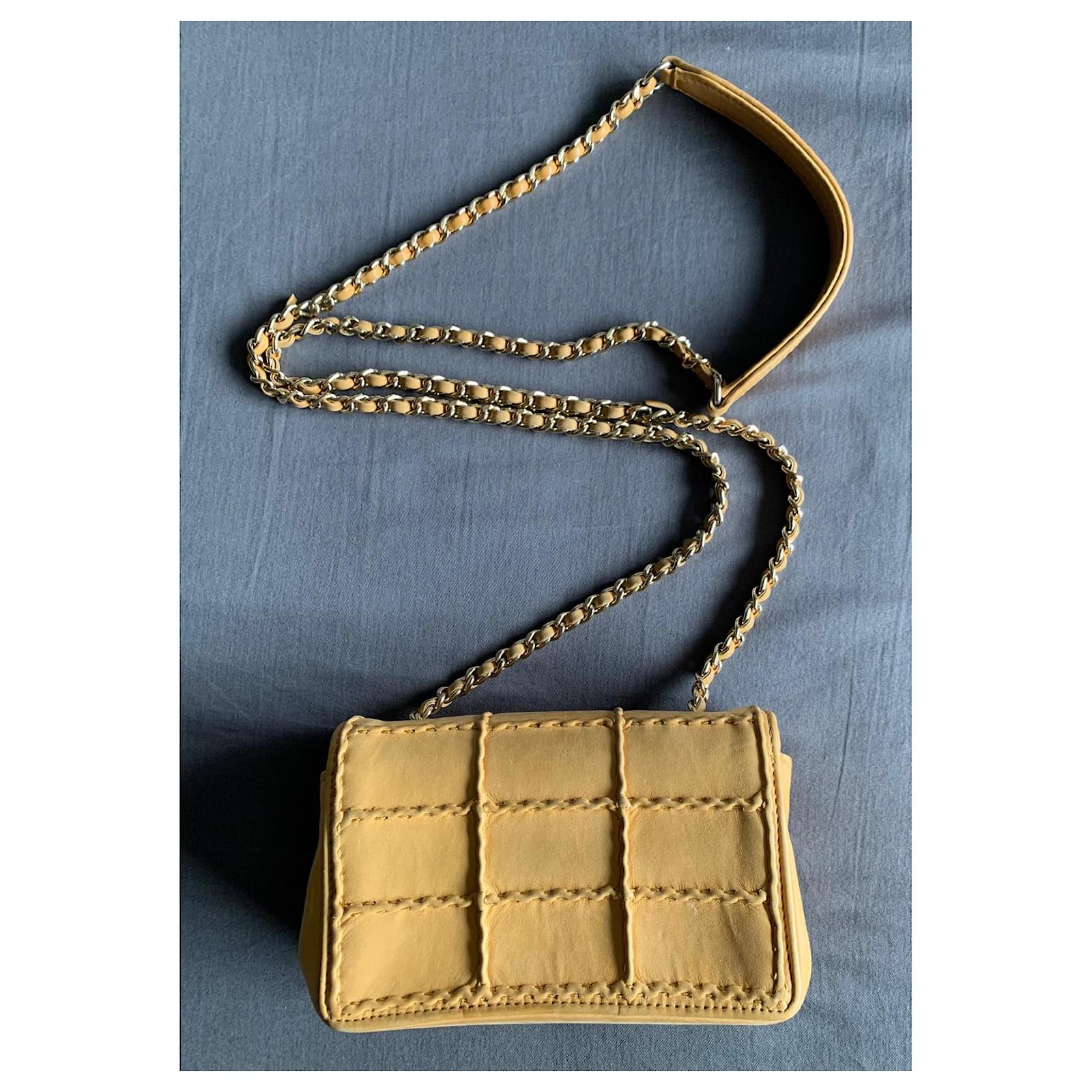 Chanel 2.55 Mini crossbody bag Leather ref.623767