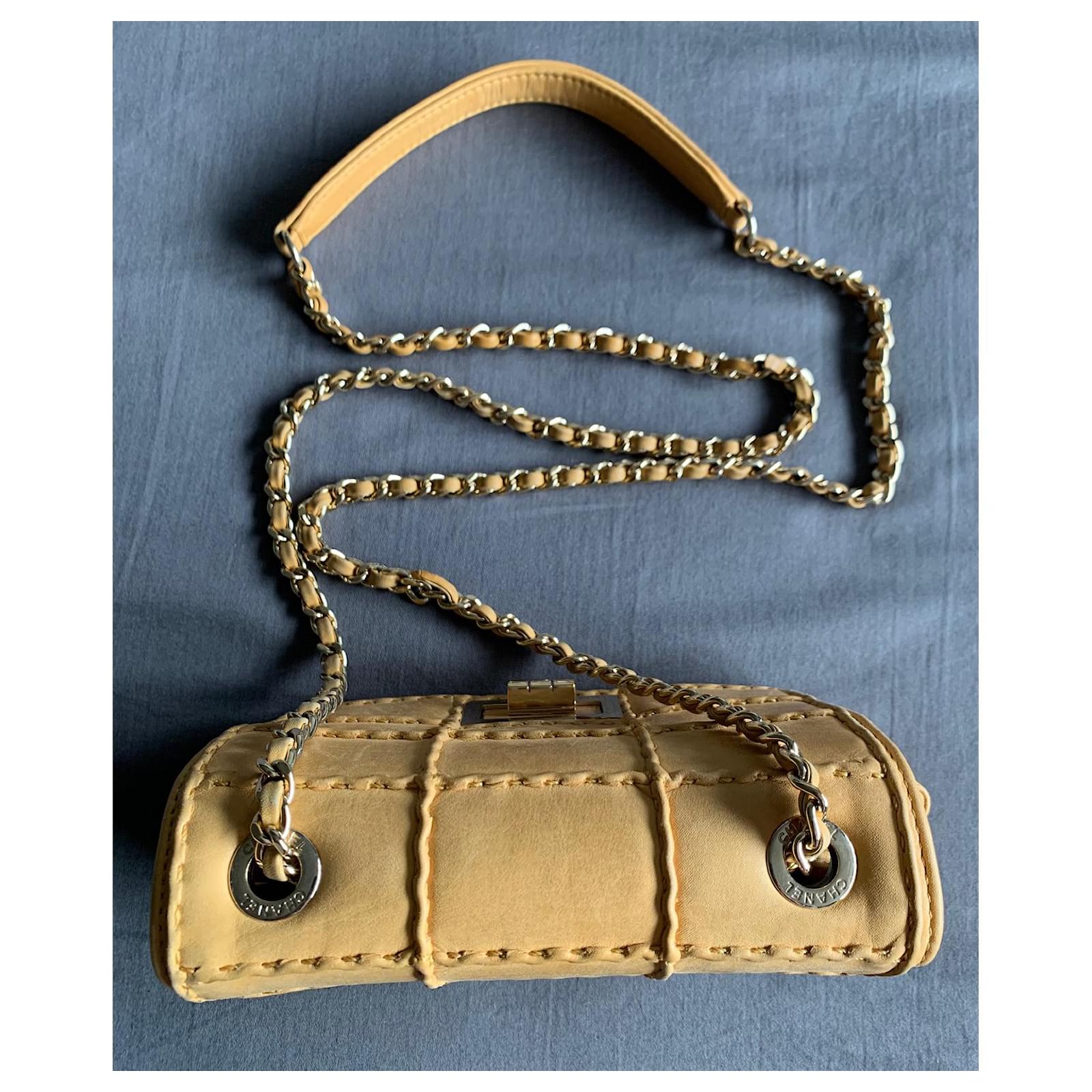 Chanel 2.55 Mini crossbody bag Leather ref.623767 - Joli Closet