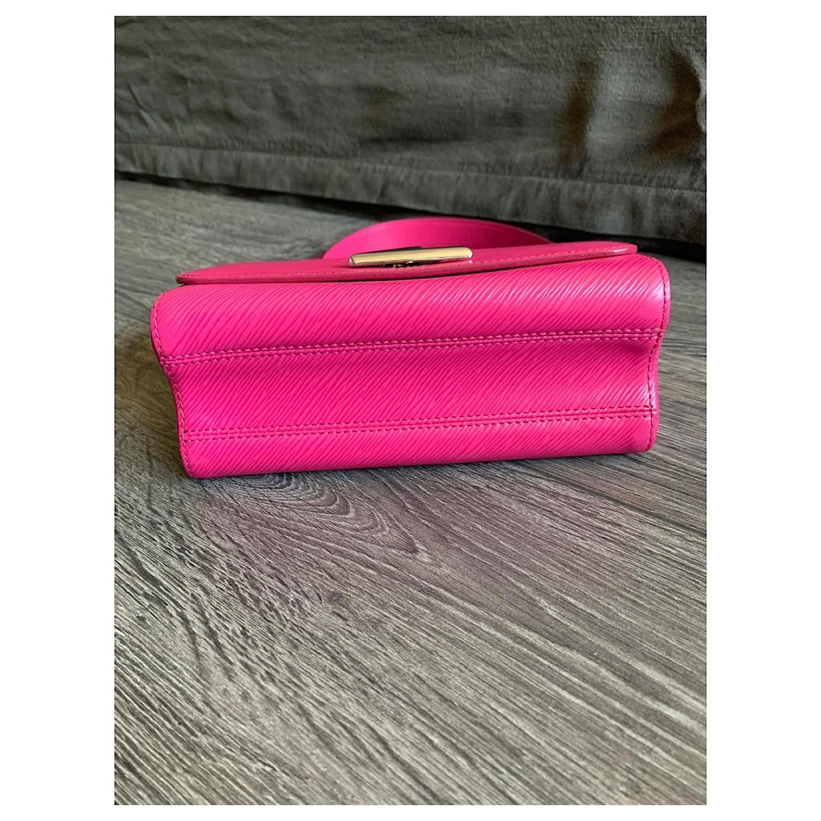 Louis Vuitton Pink Chain Flower Epi Leather Twist Wallet on Chain Louis  Vuitton | The Luxury Closet