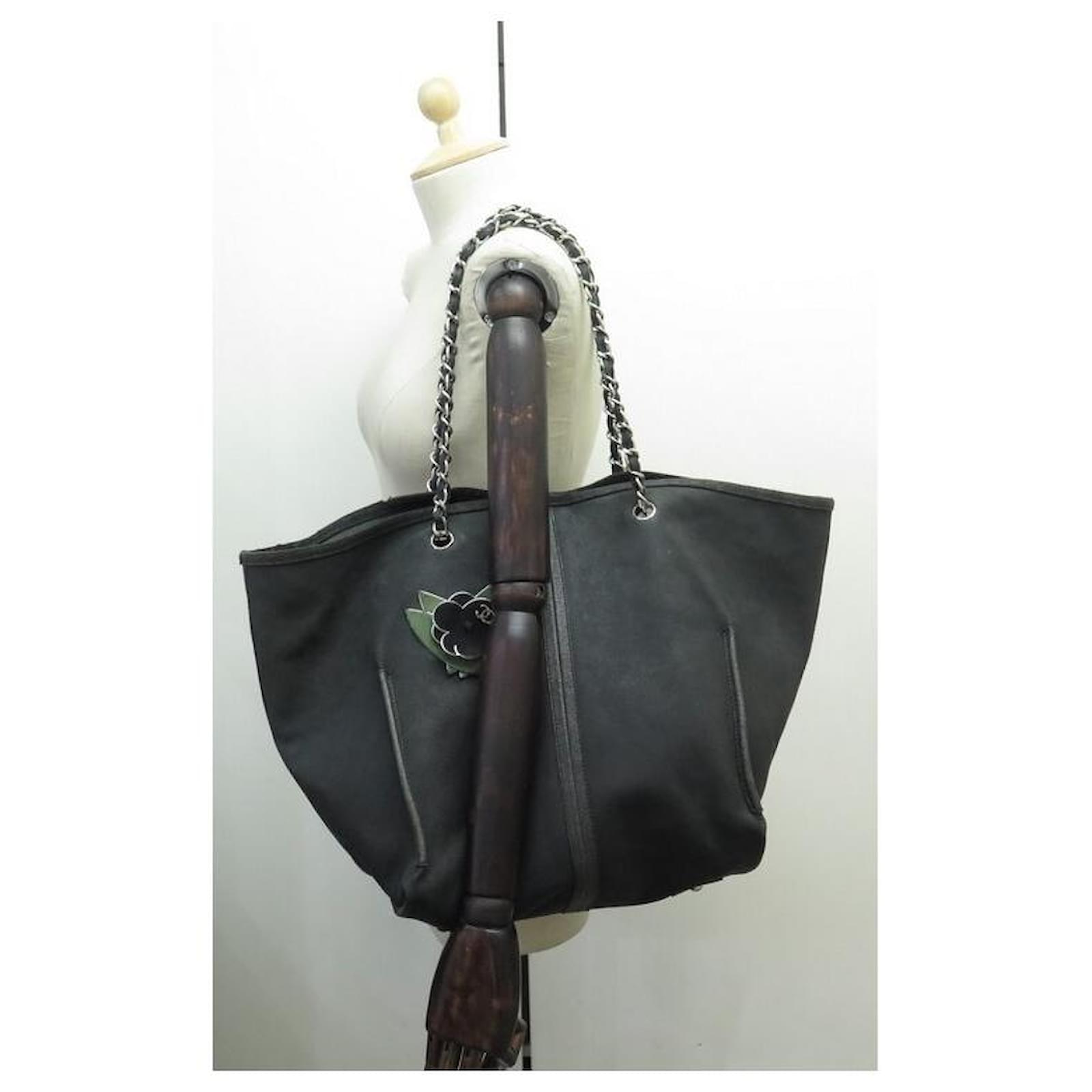 CHANEL LARGE SHOPPING BAG FLOWER CAMELIA BLACK LEATHER TOTE BAG ref.624543  - Joli Closet