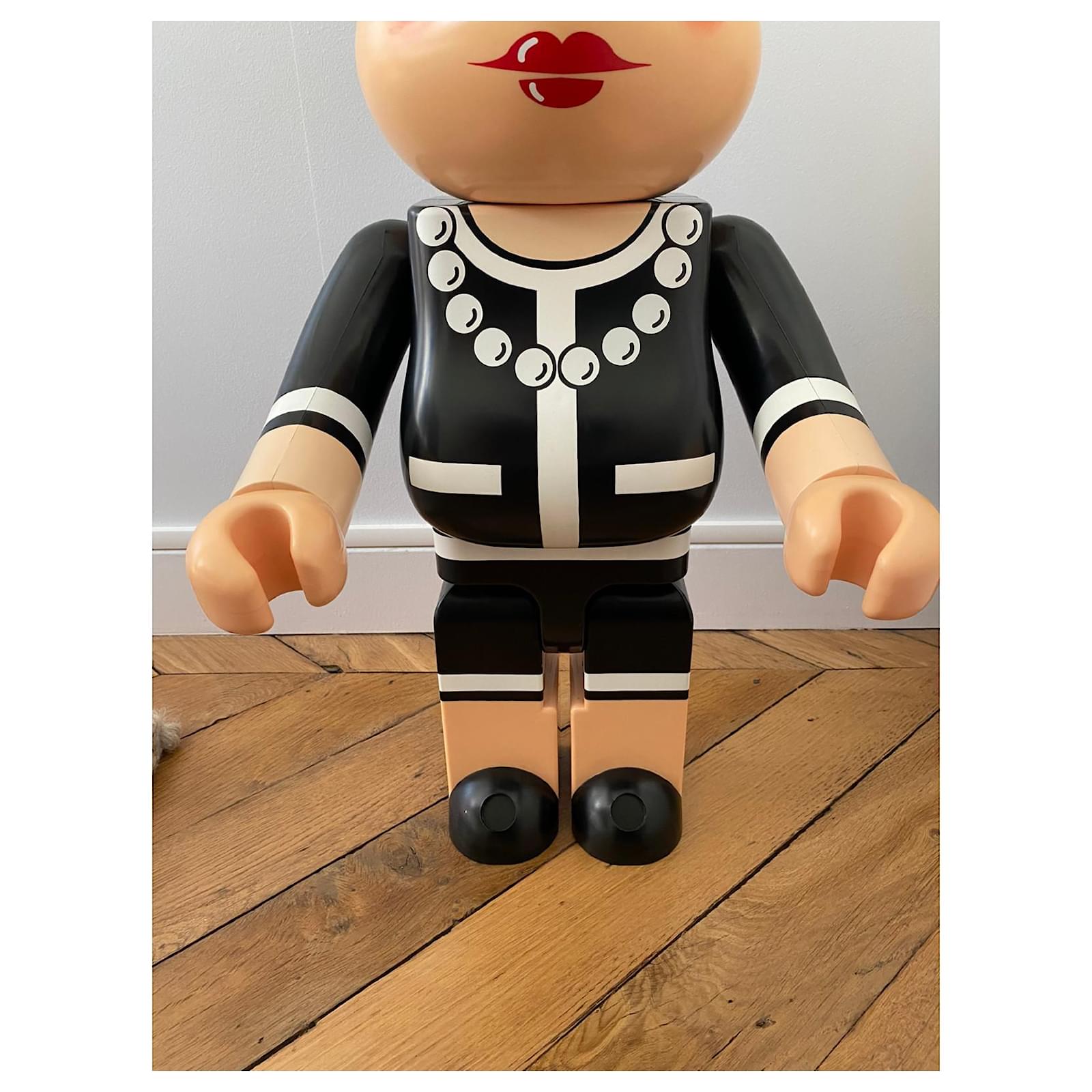 Baby doll 1000% be@rbrick x Chanel, Medicom Toy Edition, In plastic, DE 2006  Black White ref.625314 - Joli Closet
