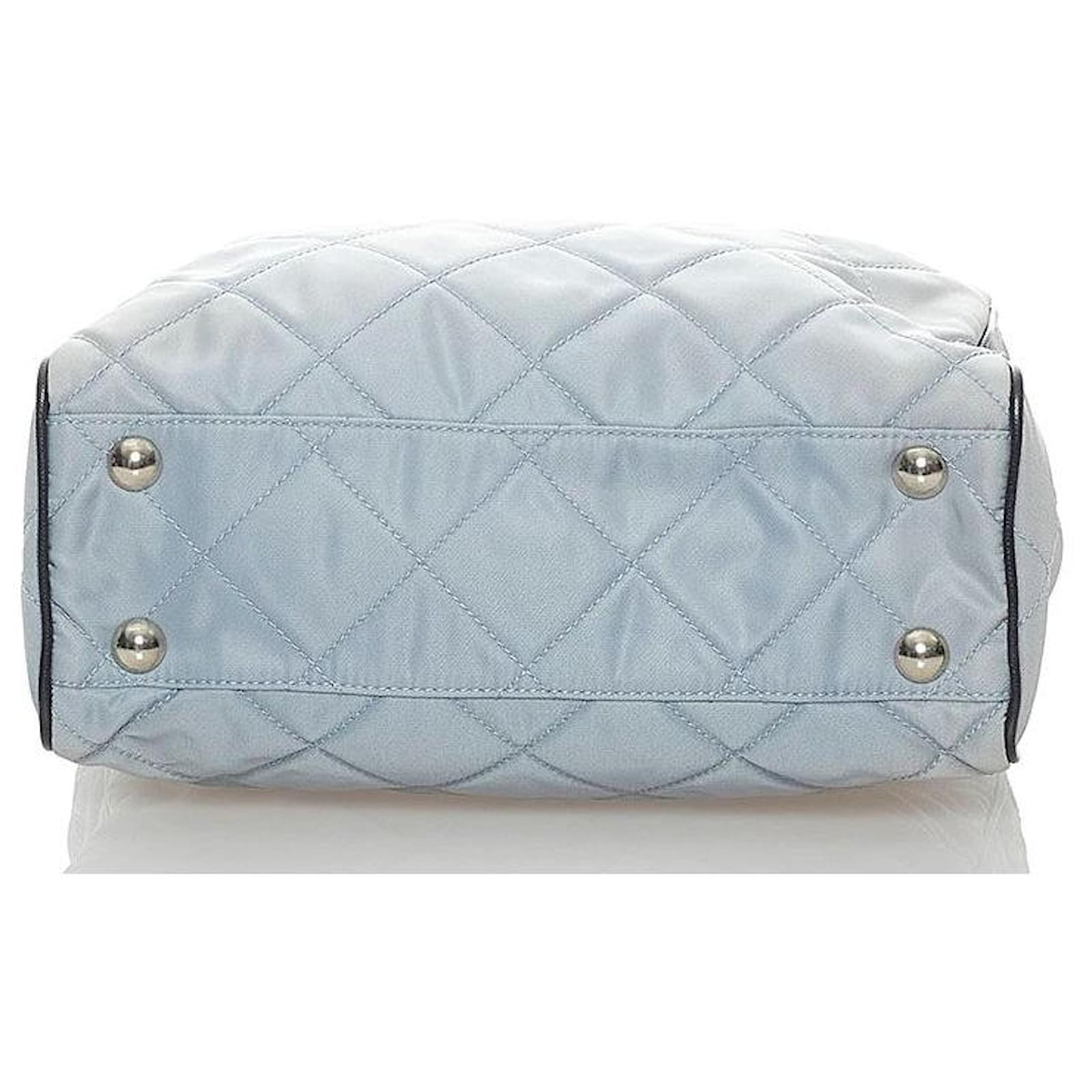 Prada Gesteppte Umhängetasche mit TessutoKette Blau Nylon ref.625591 Joli Closet