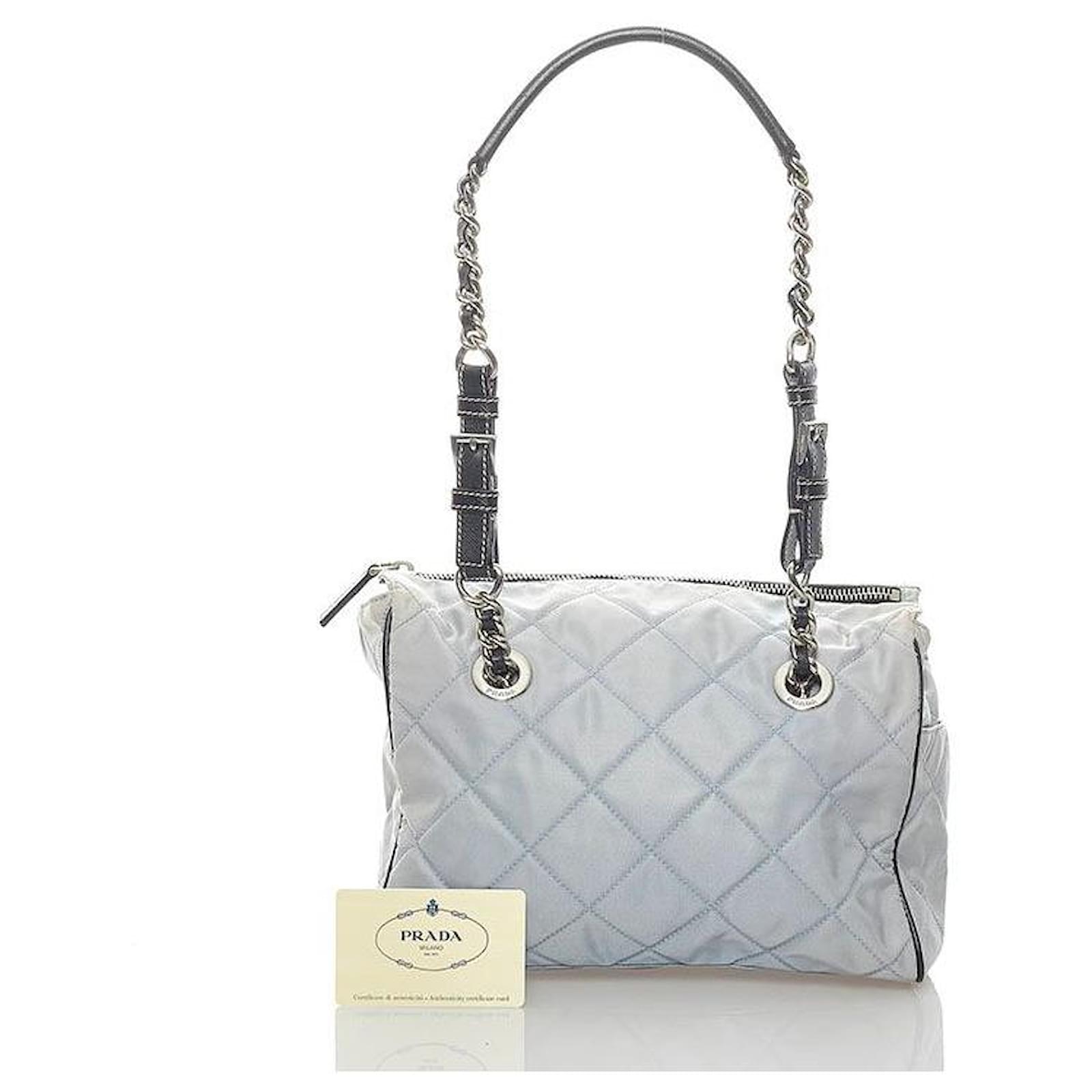 Prada Gesteppte Umhängetasche mit TessutoKette Blau Nylon ref.625591 Joli Closet