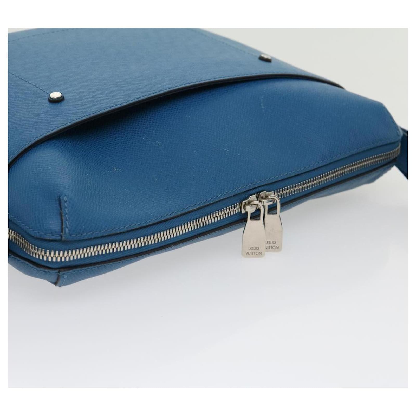 LOUIS VUITTON Taiga Grigori Shoulder Bag Blue M30235 LV Auth 31046 Leather  ref.629107 - Joli Closet