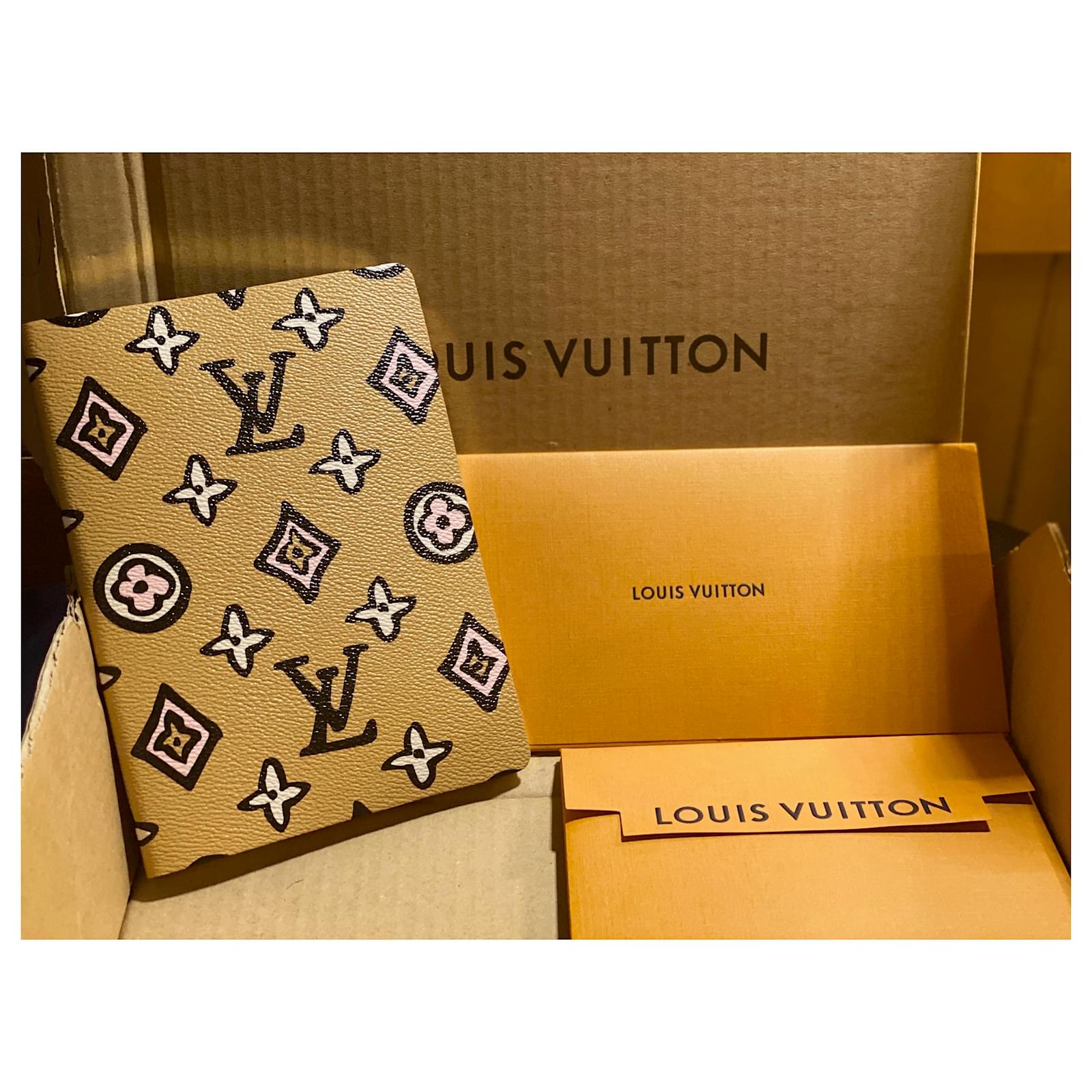 Louis Vuitton notebook clemence wild at heart Leopard print Leather  ref.629138 - Joli Closet