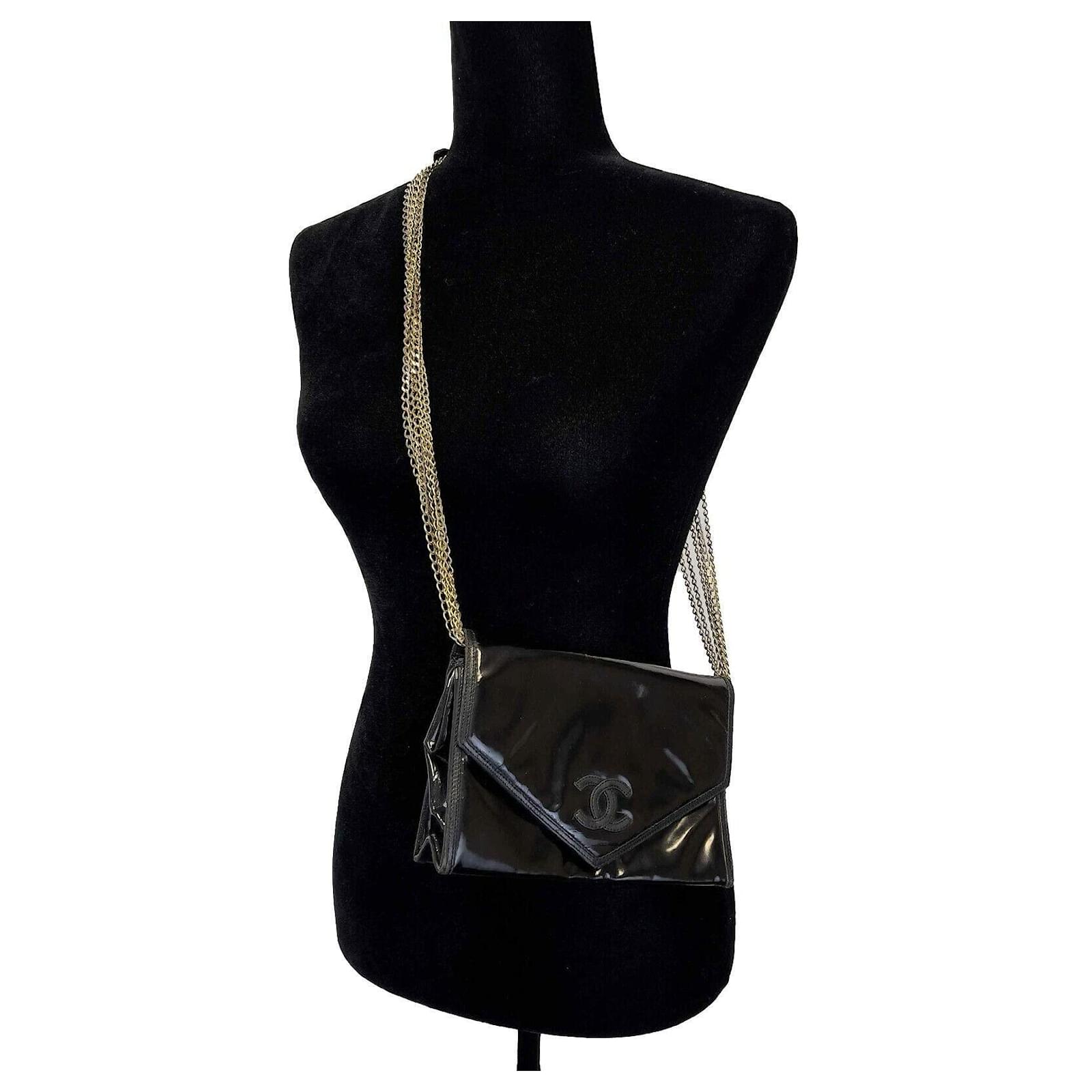 Pochette brodée avec des perles - France