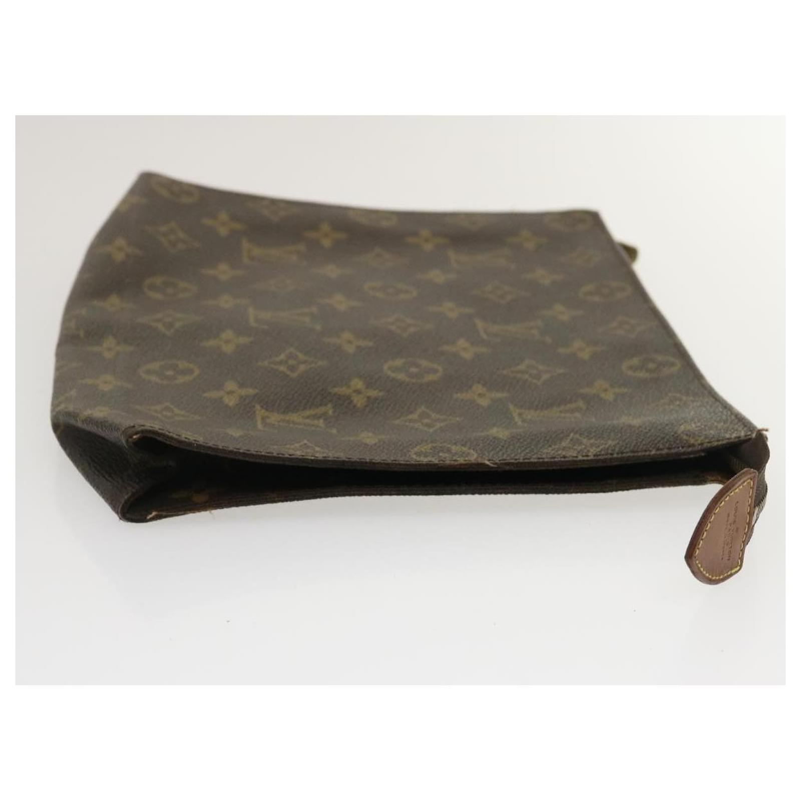 Vintage Louis Vuitton Monogram Clutch Bag w/ Removable Strap at 1stDibs   vintage louis vuitton clutch, louis vuitton clutch bag with strap, vintage lv  clutch