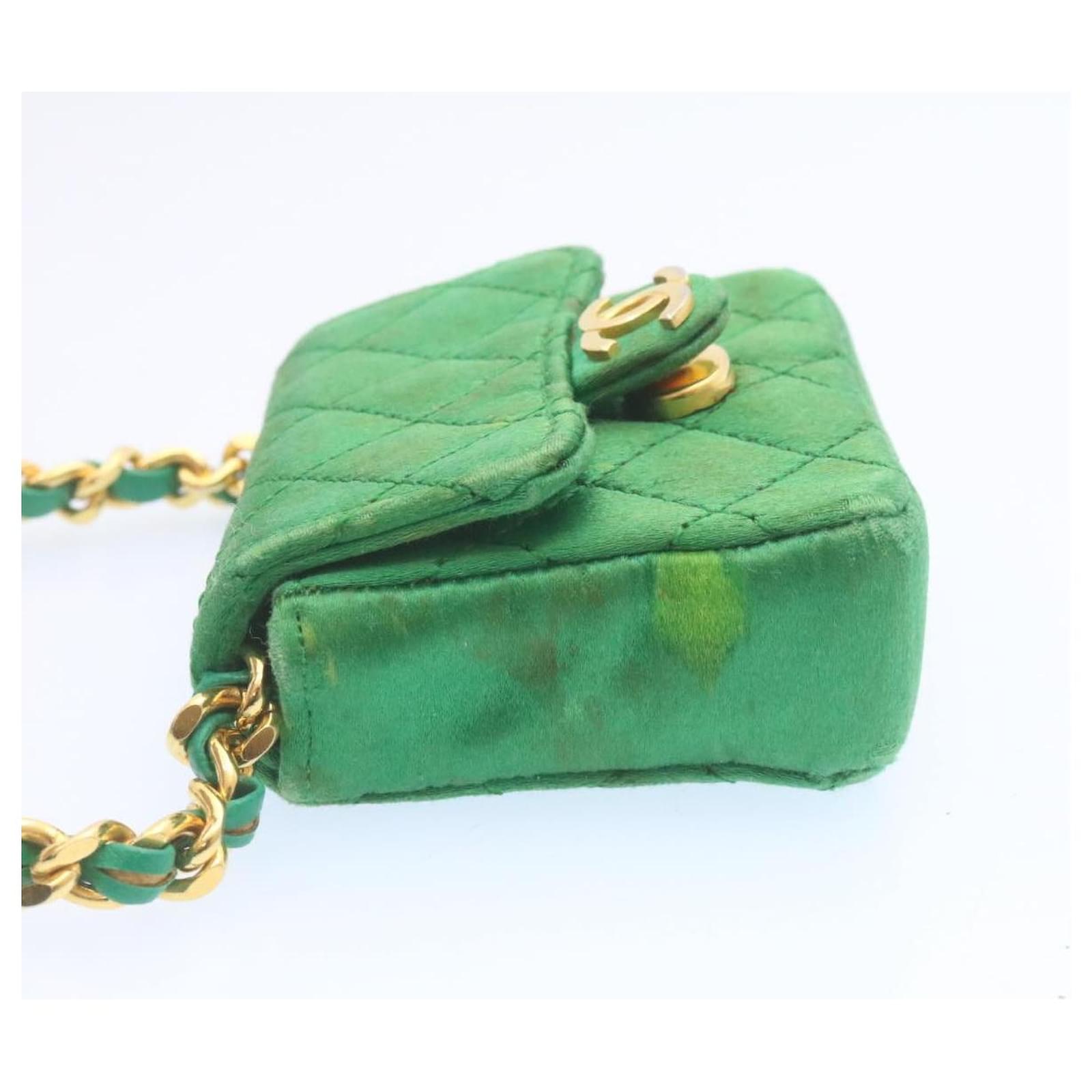 CHANEL Mini Matelasse Chain Pouch Shoulder Bag Satin Green Gold CC Auth  jk783a Golden ref.636015 - Joli Closet
