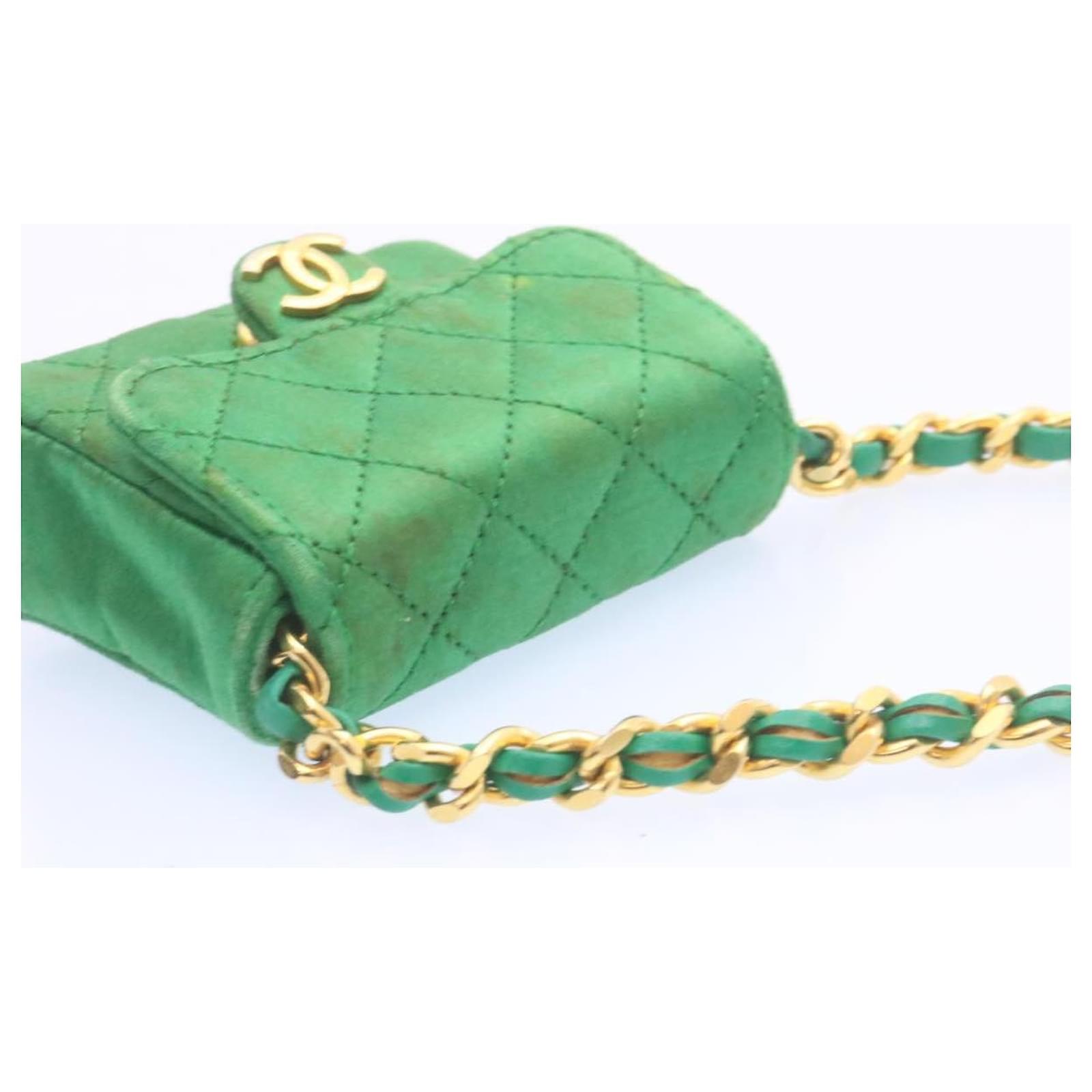 CHANEL Mini Matelasse Chain Pouch Shoulder Bag Satin Green Gold CC Auth  jk783a Golden ref.636015 - Joli Closet
