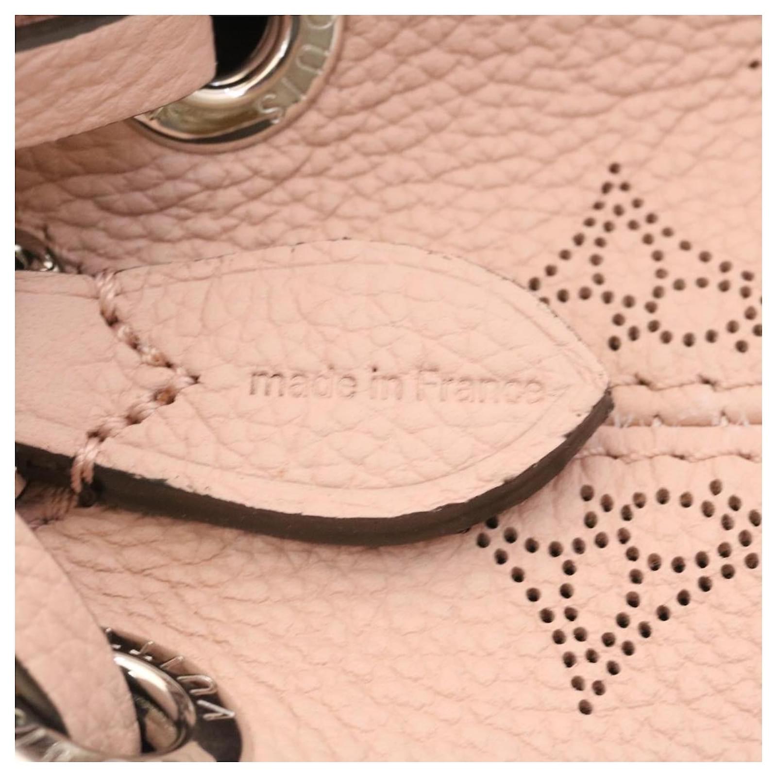 LOUIS VUITTON Monogram Mahina Bella Hand Bag Pink M57068 LV Auth ar6430a  Cloth ref.636540 - Joli Closet